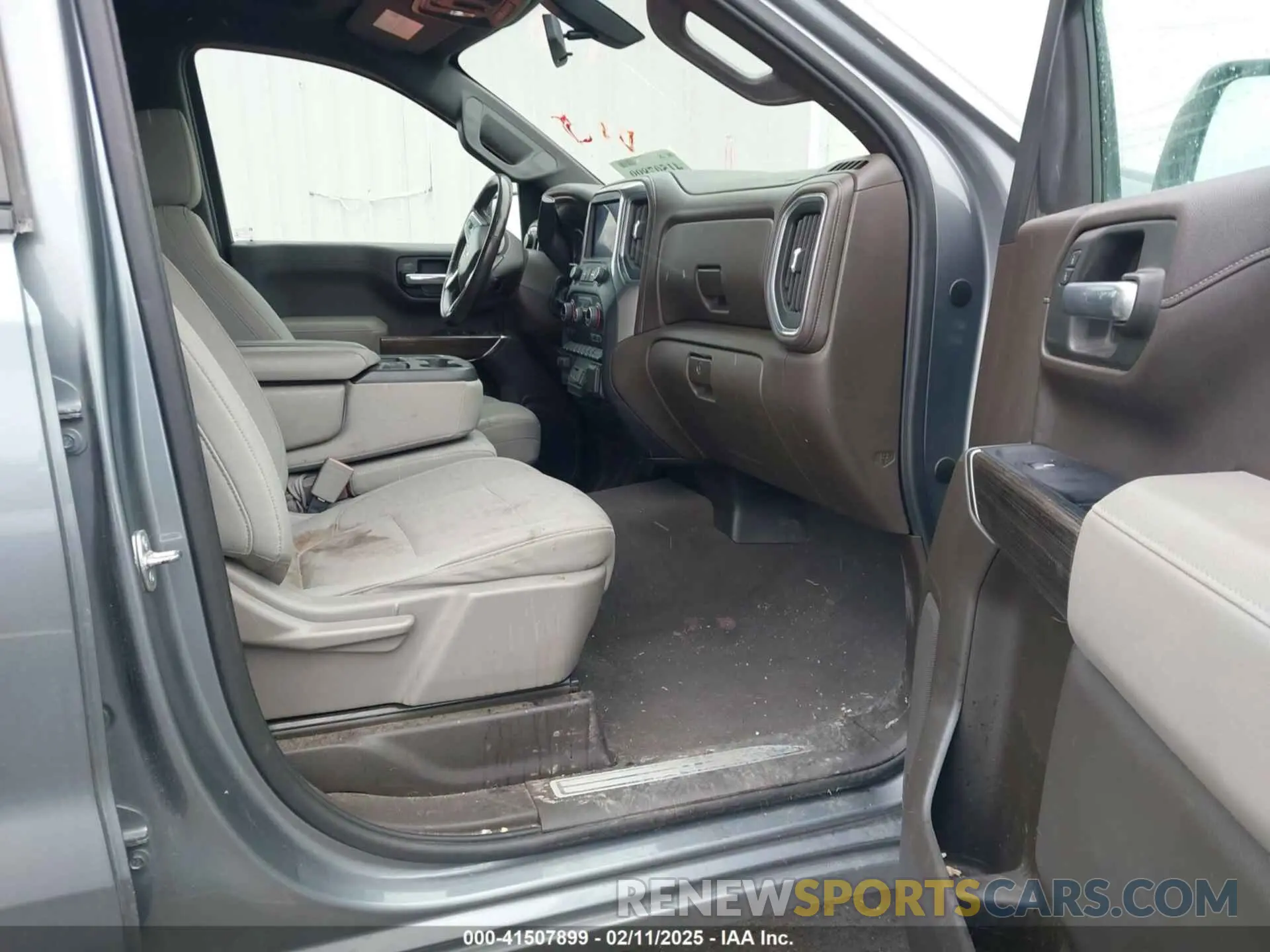 5 Photograph of a damaged car 1GCUYDED1KZ259950 CHEVROLET SILVERADO 1500 2019