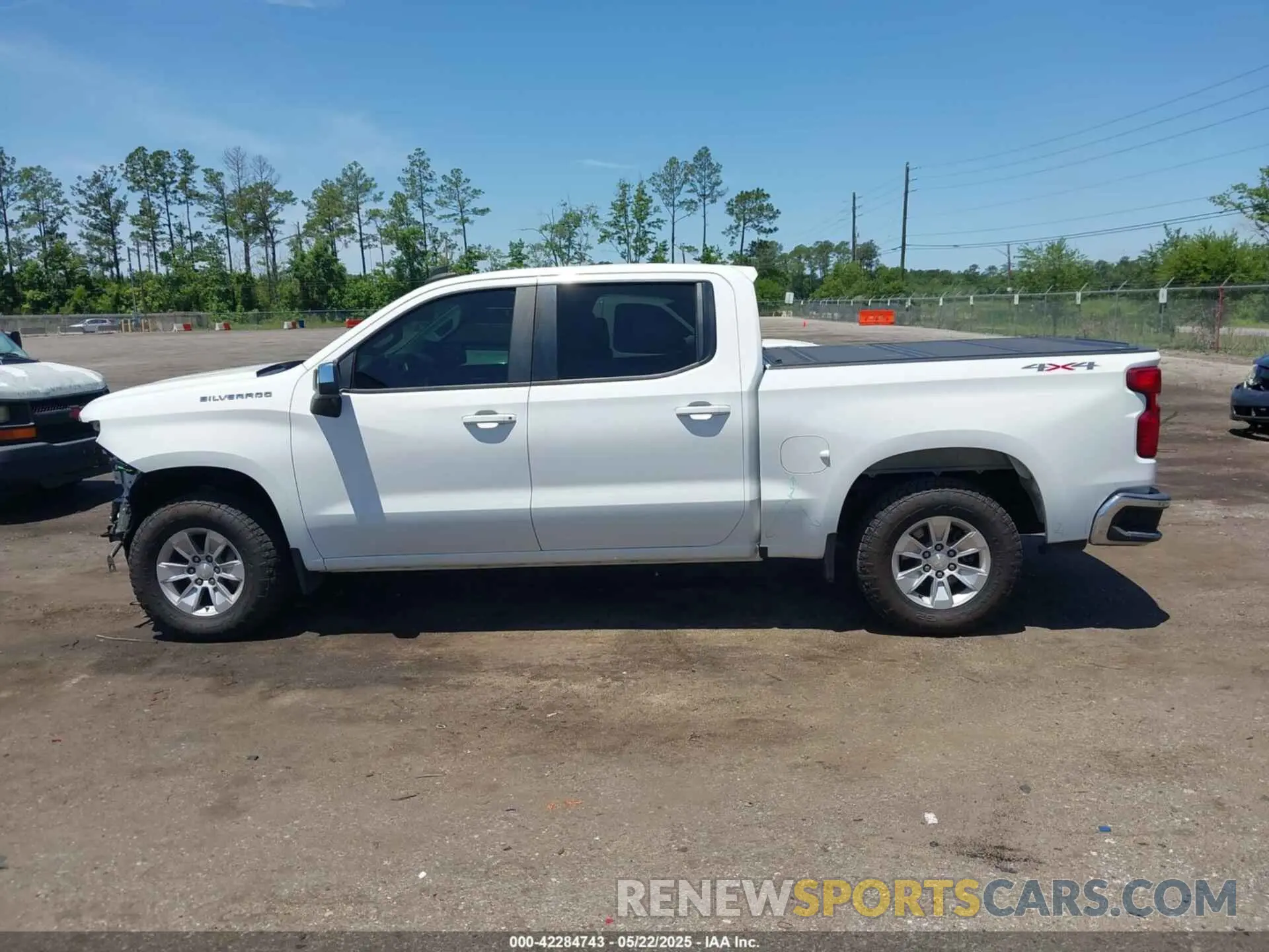 15 Photograph of a damaged car 1GCUYDED4KZ318148 CHEVROLET SILVERADO 1500 2019