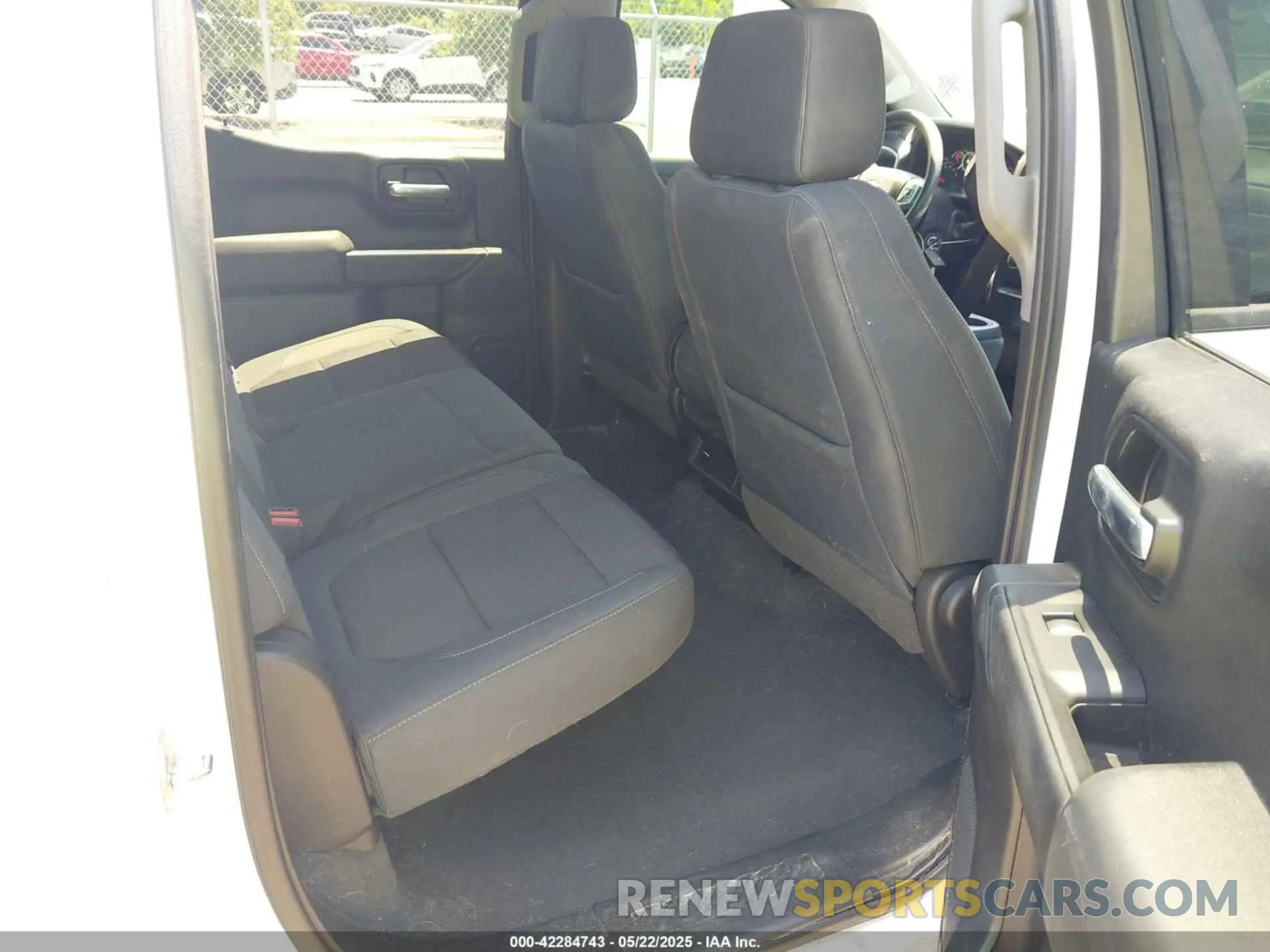 8 Photograph of a damaged car 1GCUYDED4KZ318148 CHEVROLET SILVERADO 1500 2019