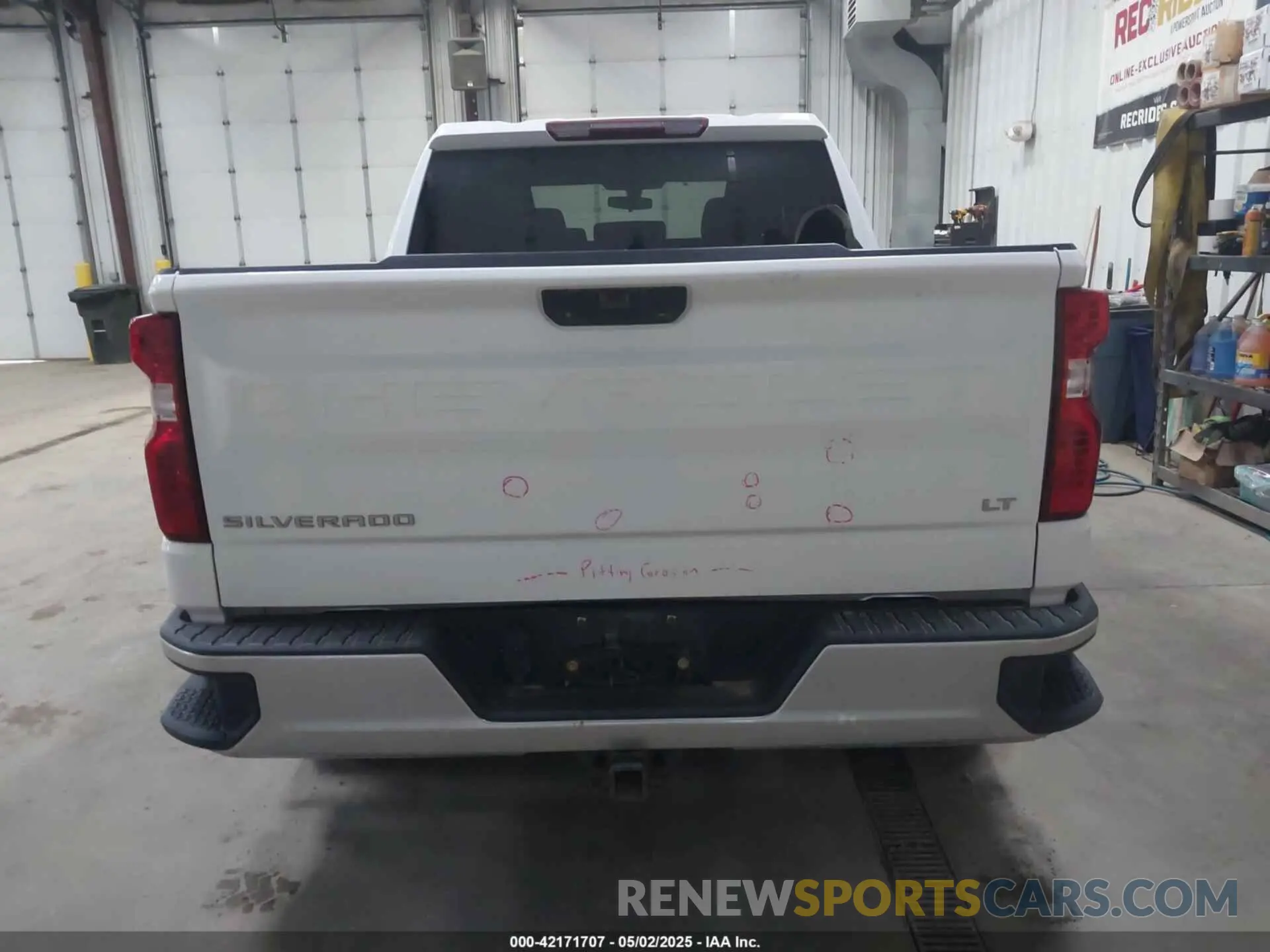 17 Photograph of a damaged car 1GCUYDED4KZ335712 CHEVROLET SILVERADO 1500 2019