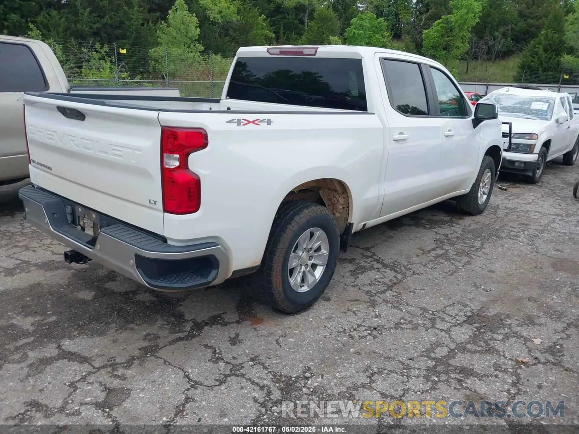 4 Photograph of a damaged car 1GCUYDED5KZ370209 CHEVROLET SILVERADO 1500 2019