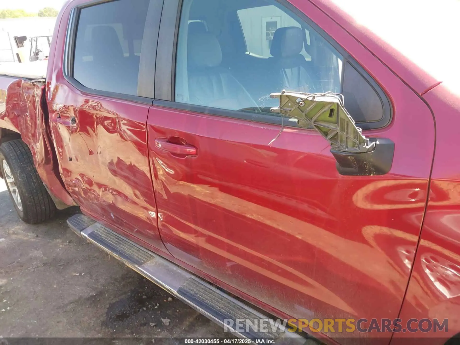 18 Photograph of a damaged car 1GCUYDEDXKZ218023 CHEVROLET SILVERADO 1500 2019
