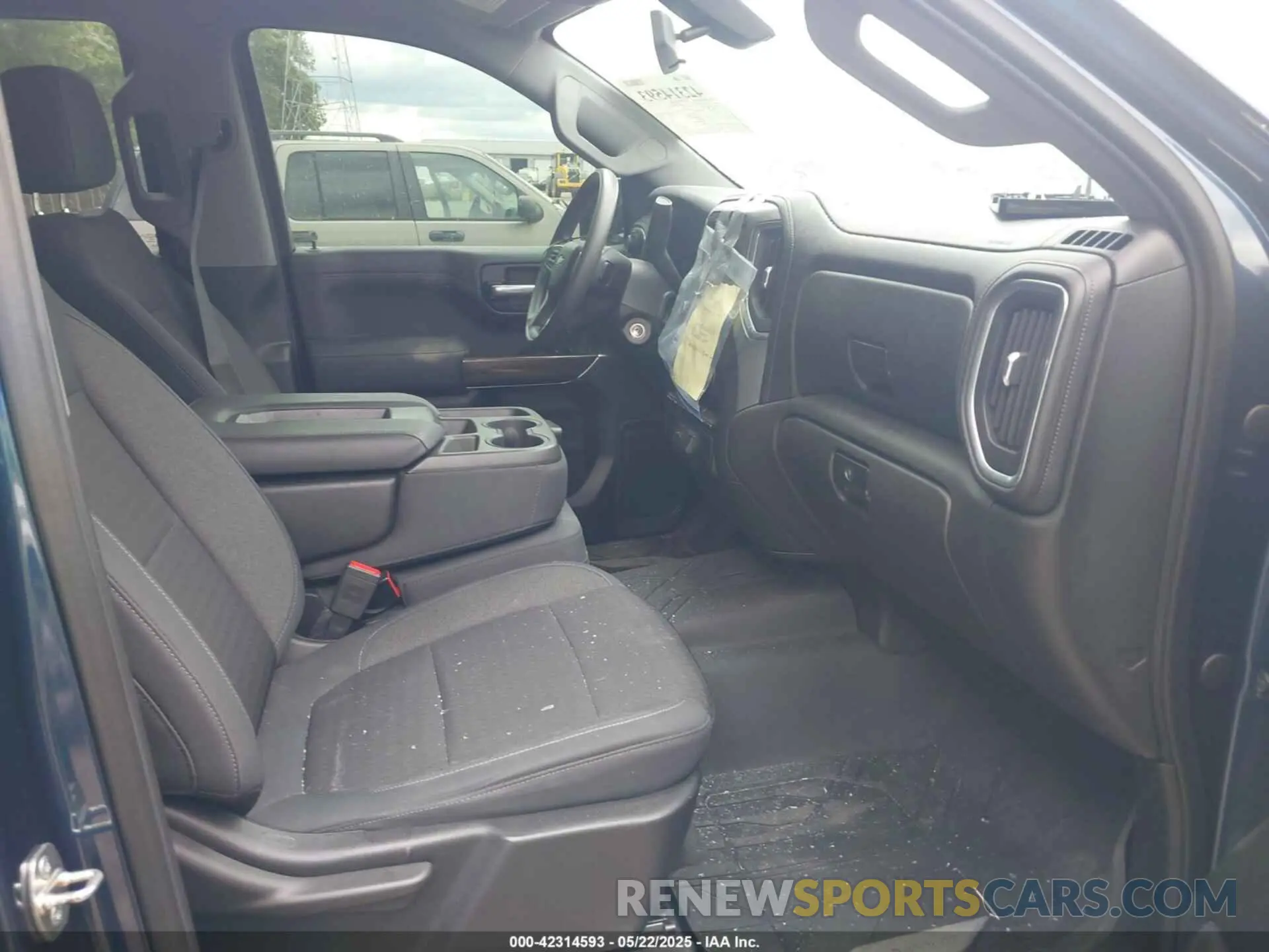 5 Photograph of a damaged car 1GCUYDEDXKZ300611 CHEVROLET SILVERADO 1500 2019