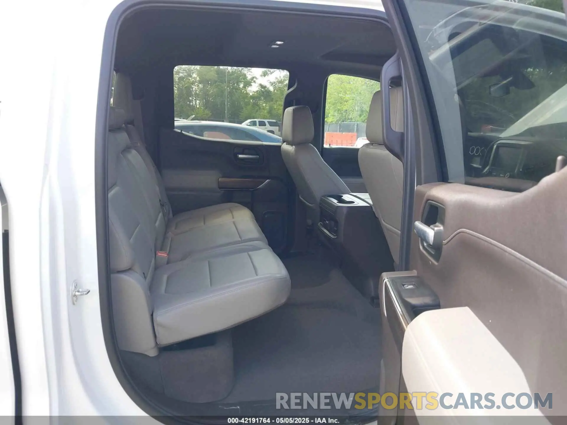 8 Photograph of a damaged car 1GCUYEED2KZ264502 CHEVROLET SILVERADO 1500 2019