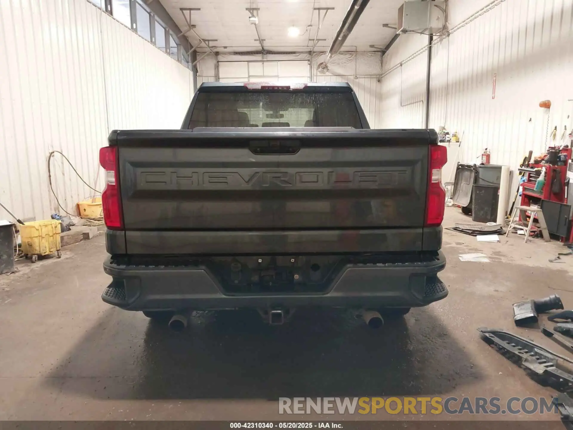 17 Photograph of a damaged car 1GCUYEED4KZ366951 CHEVROLET SILVERADO 1500 2019