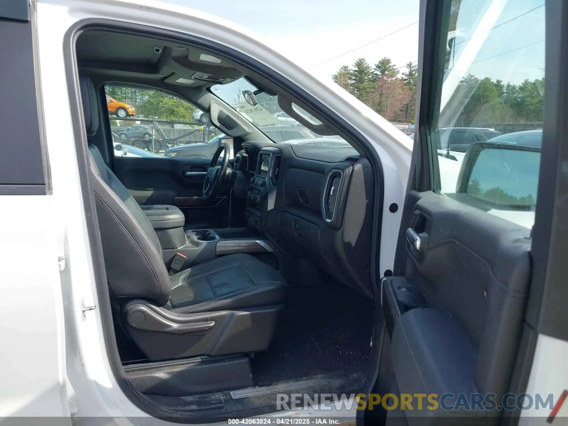 5 Photograph of a damaged car 1GCUYEED6KZ289810 CHEVROLET SILVERADO 1500 2019