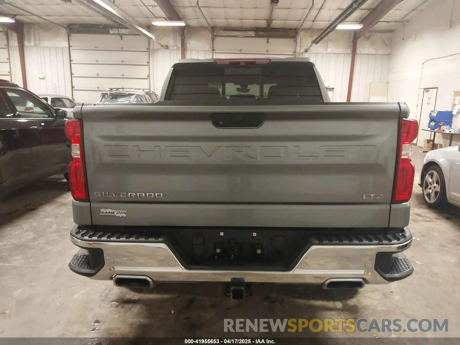17 Photograph of a damaged car 1GCUYGED2KZ334639 CHEVROLET SILVERADO 1500 2019