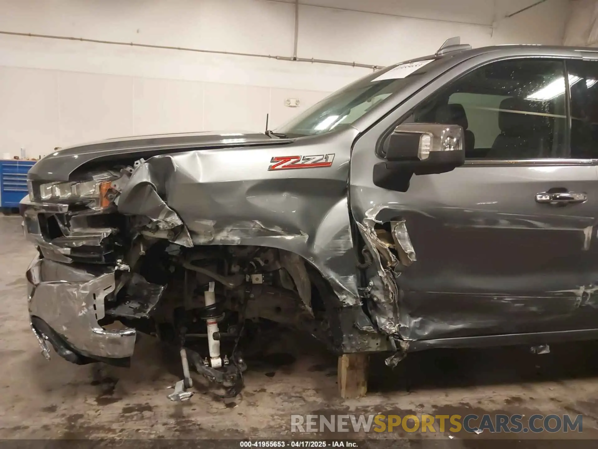 19 Photograph of a damaged car 1GCUYGED2KZ334639 CHEVROLET SILVERADO 1500 2019