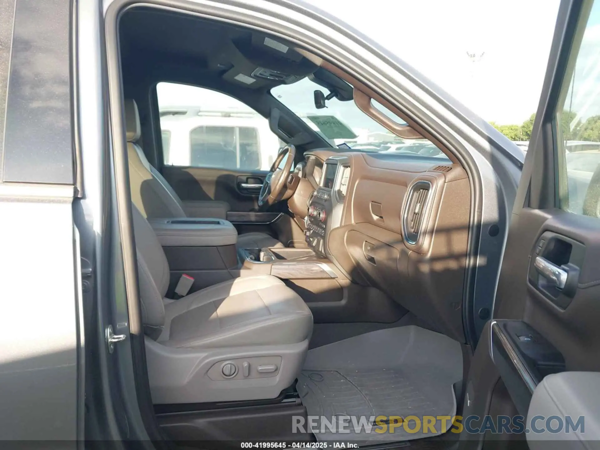 5 Photograph of a damaged car 1GCUYGEL9KZ166327 CHEVROLET SILVERADO 1500 2019