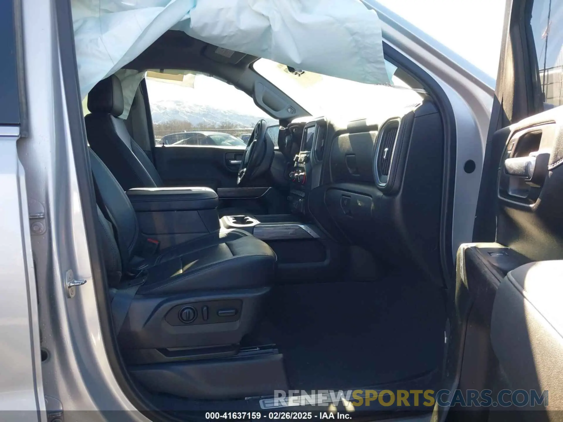 5 Photograph of a damaged car 1GCUYGELXKZ260586 CHEVROLET SILVERADO 1500 2019