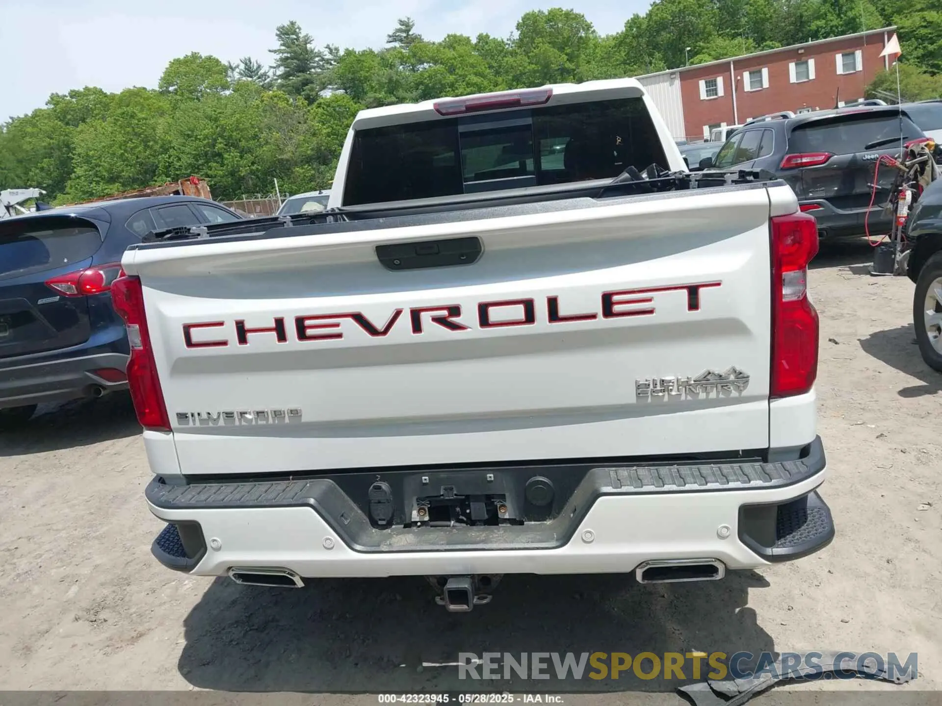 17 Photograph of a damaged car 1GCUYHED0KZ264399 CHEVROLET SILVERADO 1500 2019