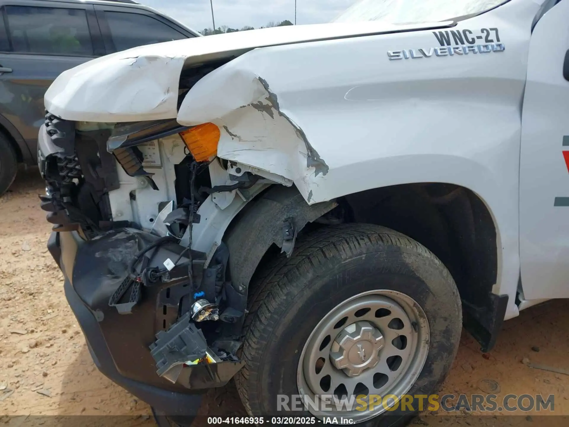 17 Photograph of a damaged car 3GCNWAEH0KG212727 CHEVROLET SILVERADO 1500 2019