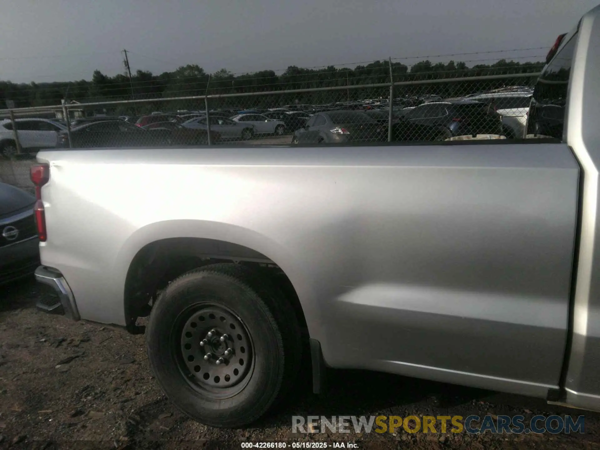 8 Photograph of a damaged car 3GCNWAEH8KG292486 CHEVROLET SILVERADO 1500 2019