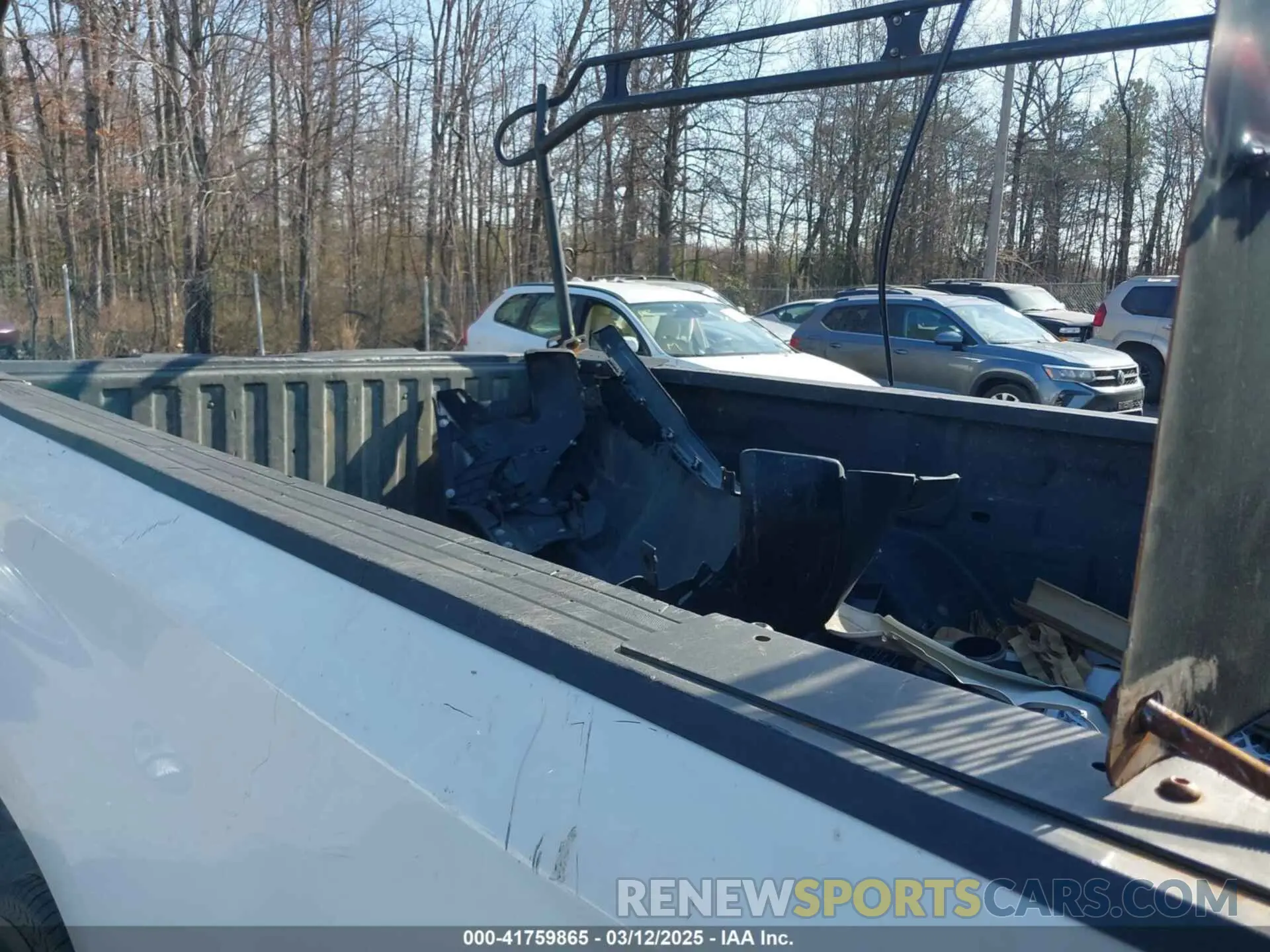 8 Photograph of a damaged car 3GCNWAEH9KG237030 CHEVROLET SILVERADO 1500 2019