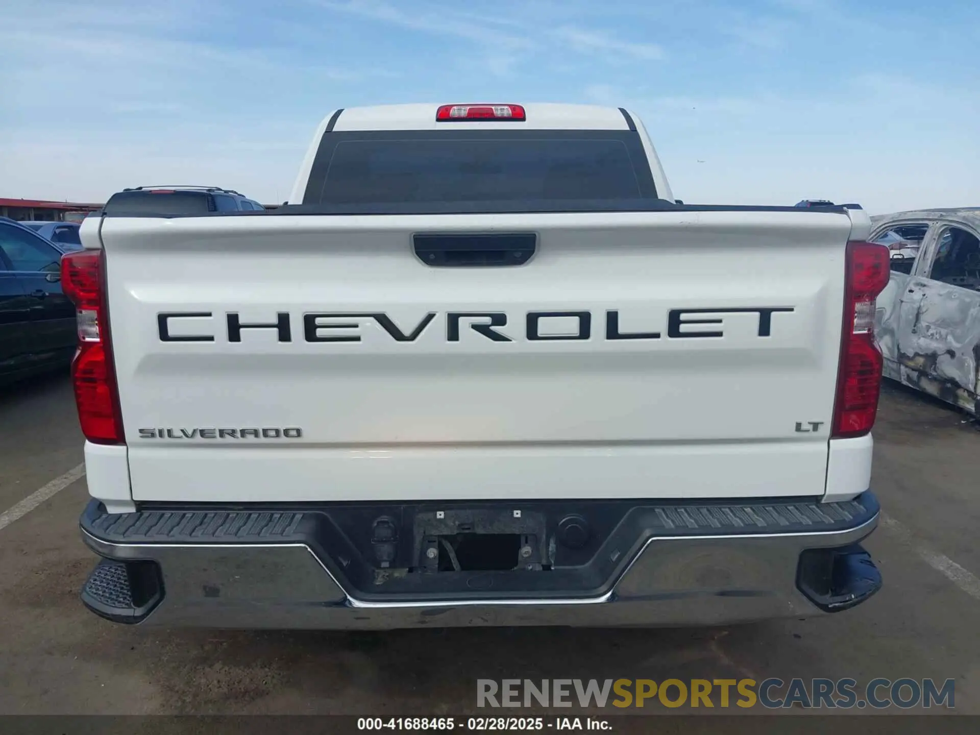 17 Photograph of a damaged car 3GCNWAEHXKG268576 CHEVROLET SILVERADO 1500 2019