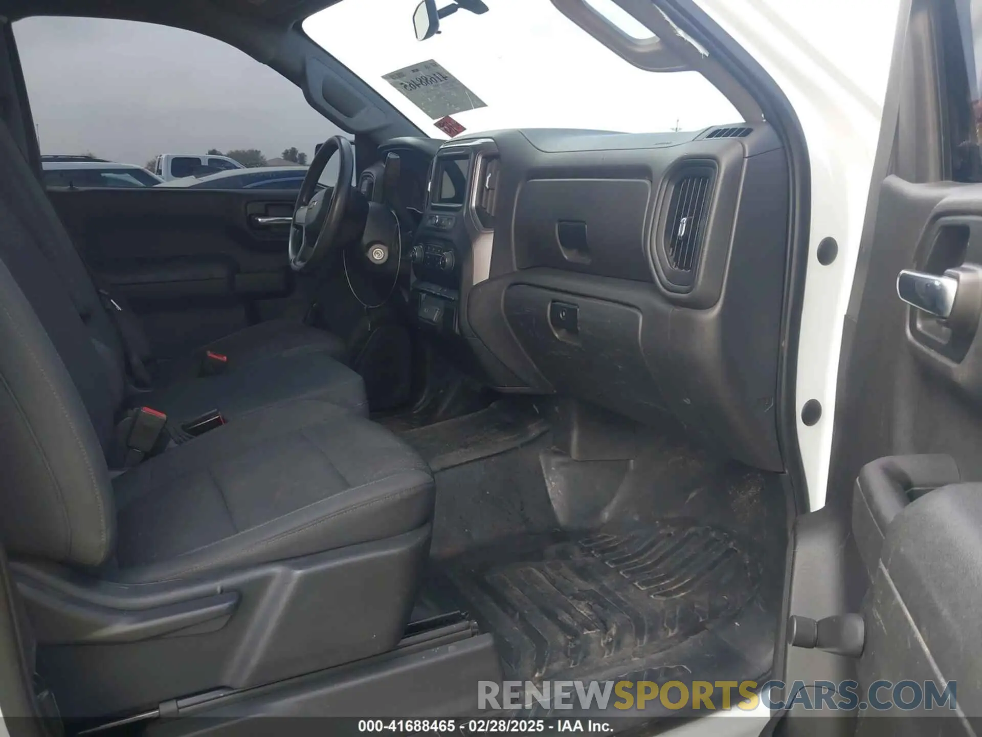 5 Photograph of a damaged car 3GCNWAEHXKG268576 CHEVROLET SILVERADO 1500 2019