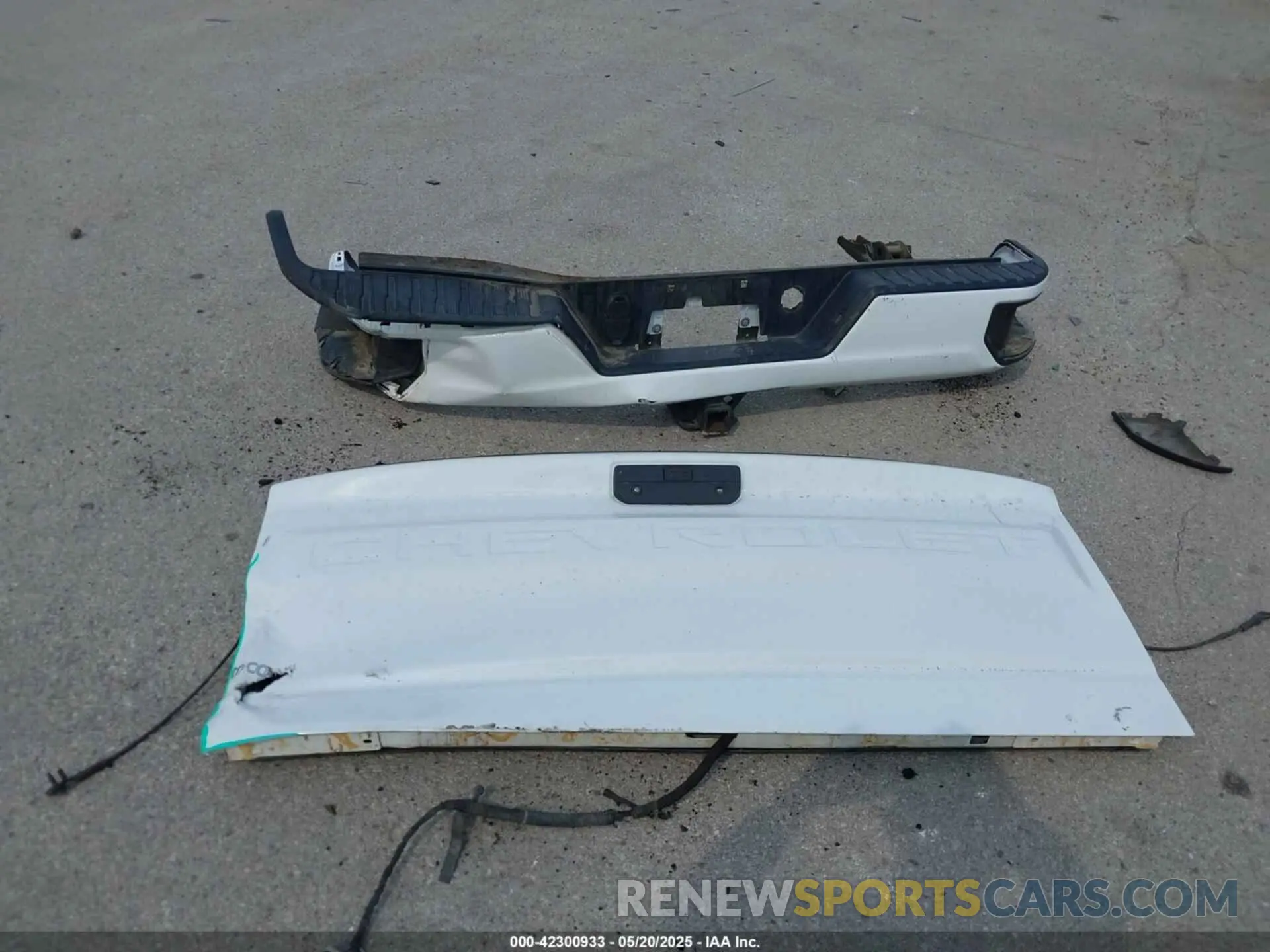 12 Photograph of a damaged car 3GCNYAEH2KG172130 CHEVROLET SILVERADO 1500 2019