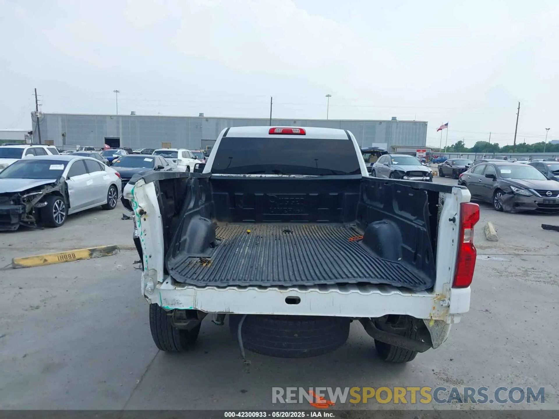 17 Photograph of a damaged car 3GCNYAEH2KG172130 CHEVROLET SILVERADO 1500 2019
