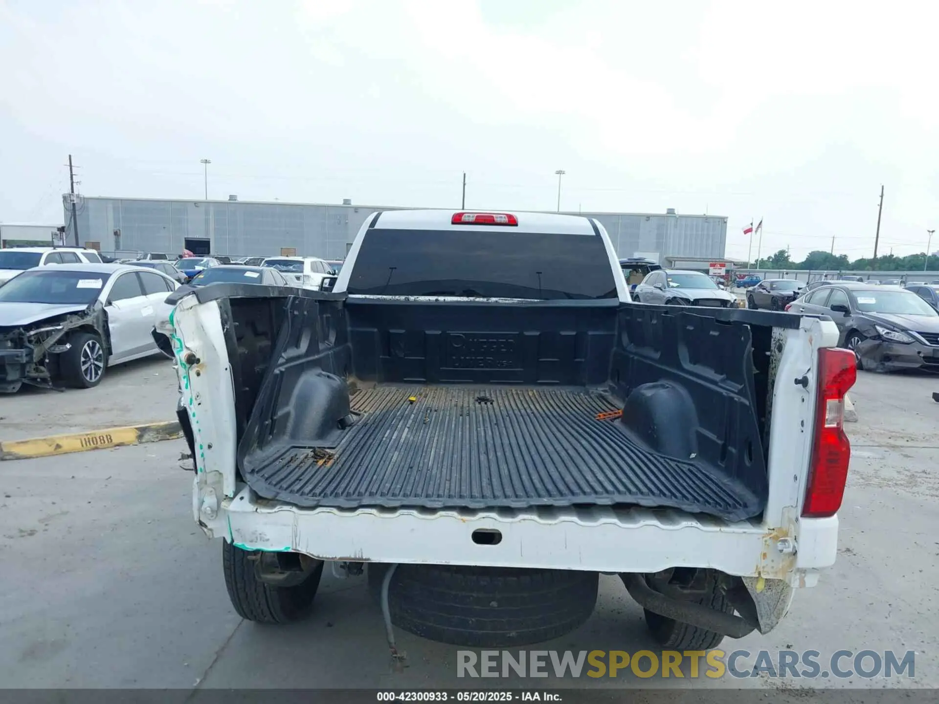 6 Photograph of a damaged car 3GCNYAEH2KG172130 CHEVROLET SILVERADO 1500 2019