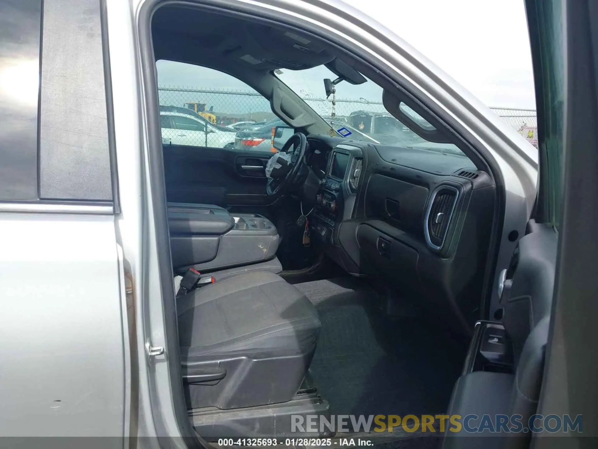 5 Photograph of a damaged car 3GCPWCEK8KG124931 CHEVROLET SILVERADO 1500 2019