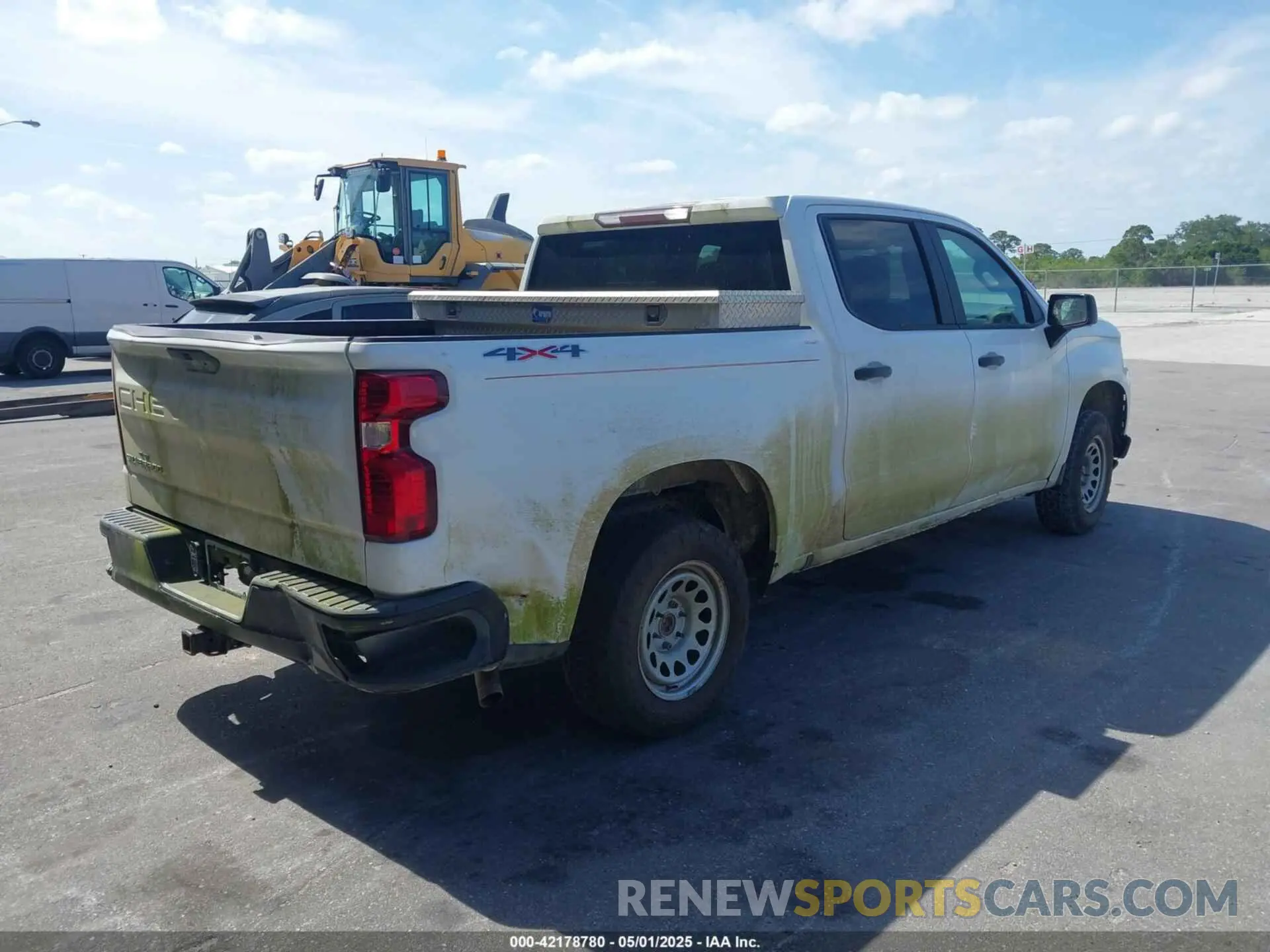 4 Photograph of a damaged car 3GCPYAEH8KG129727 CHEVROLET SILVERADO 1500 2019