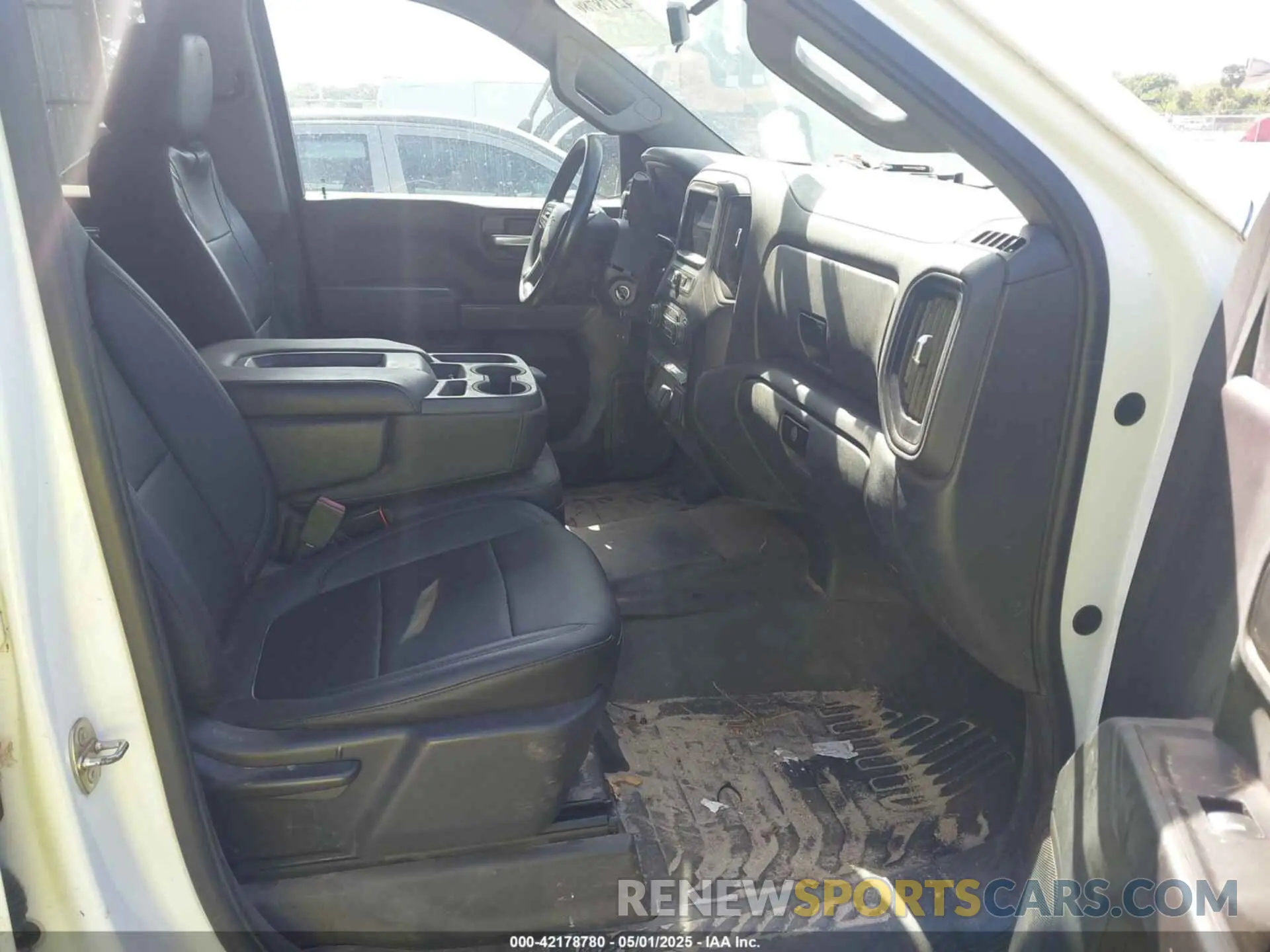 5 Photograph of a damaged car 3GCPYAEH8KG129727 CHEVROLET SILVERADO 1500 2019