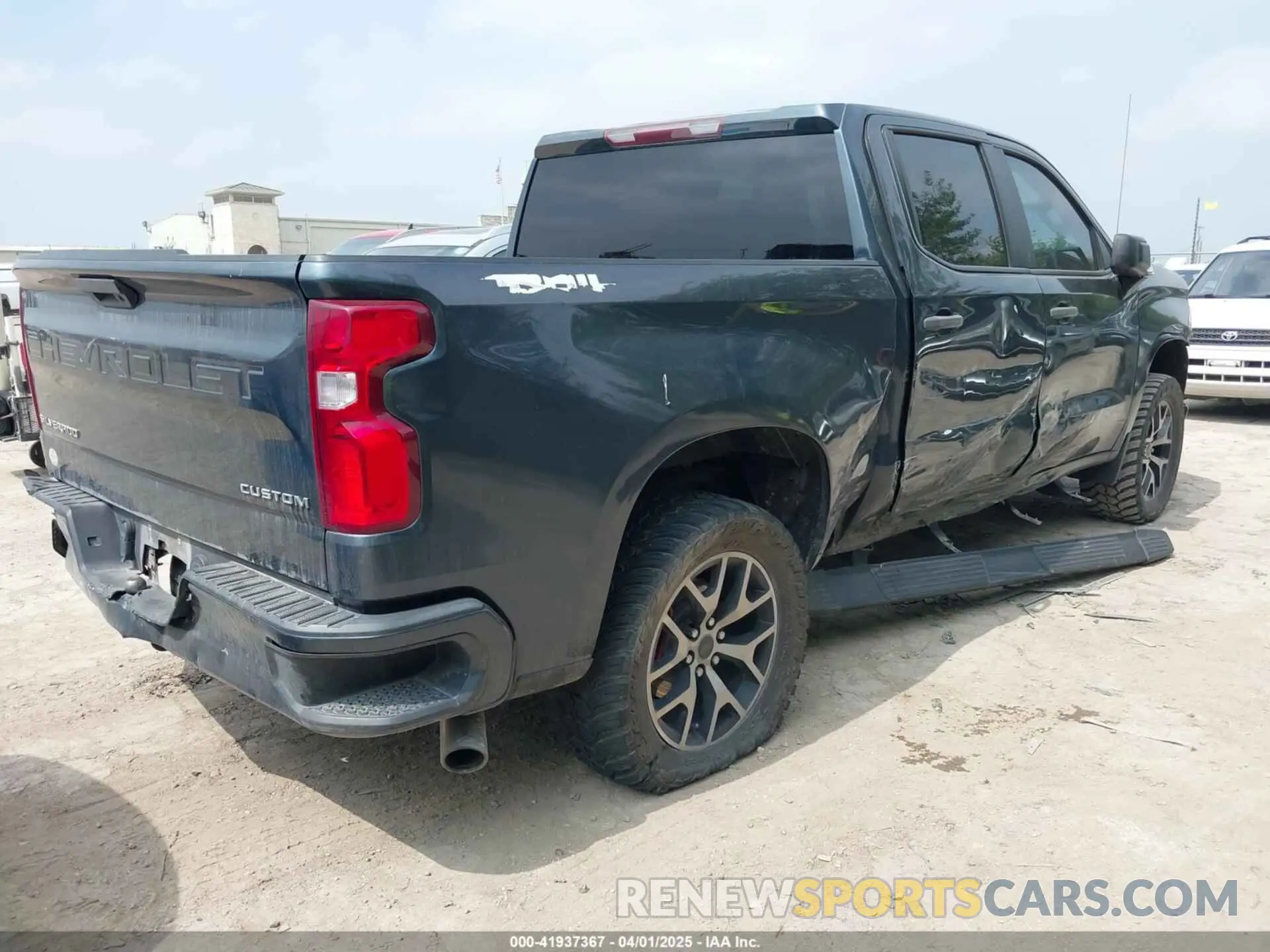 4 Photograph of a damaged car 3GCPYBEH9KG238011 CHEVROLET SILVERADO 1500 2019