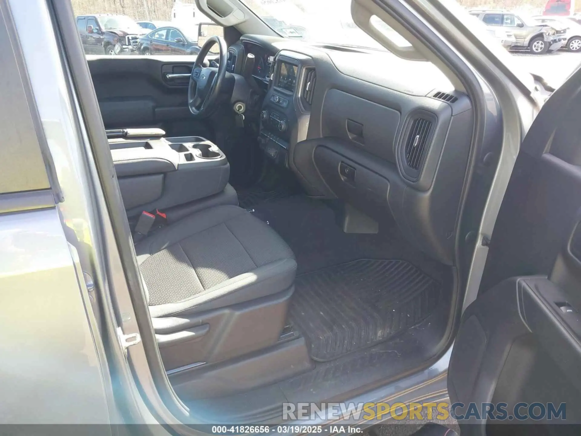 5 Photograph of a damaged car 3GCPYCEF5KG148682 CHEVROLET SILVERADO 1500 2019