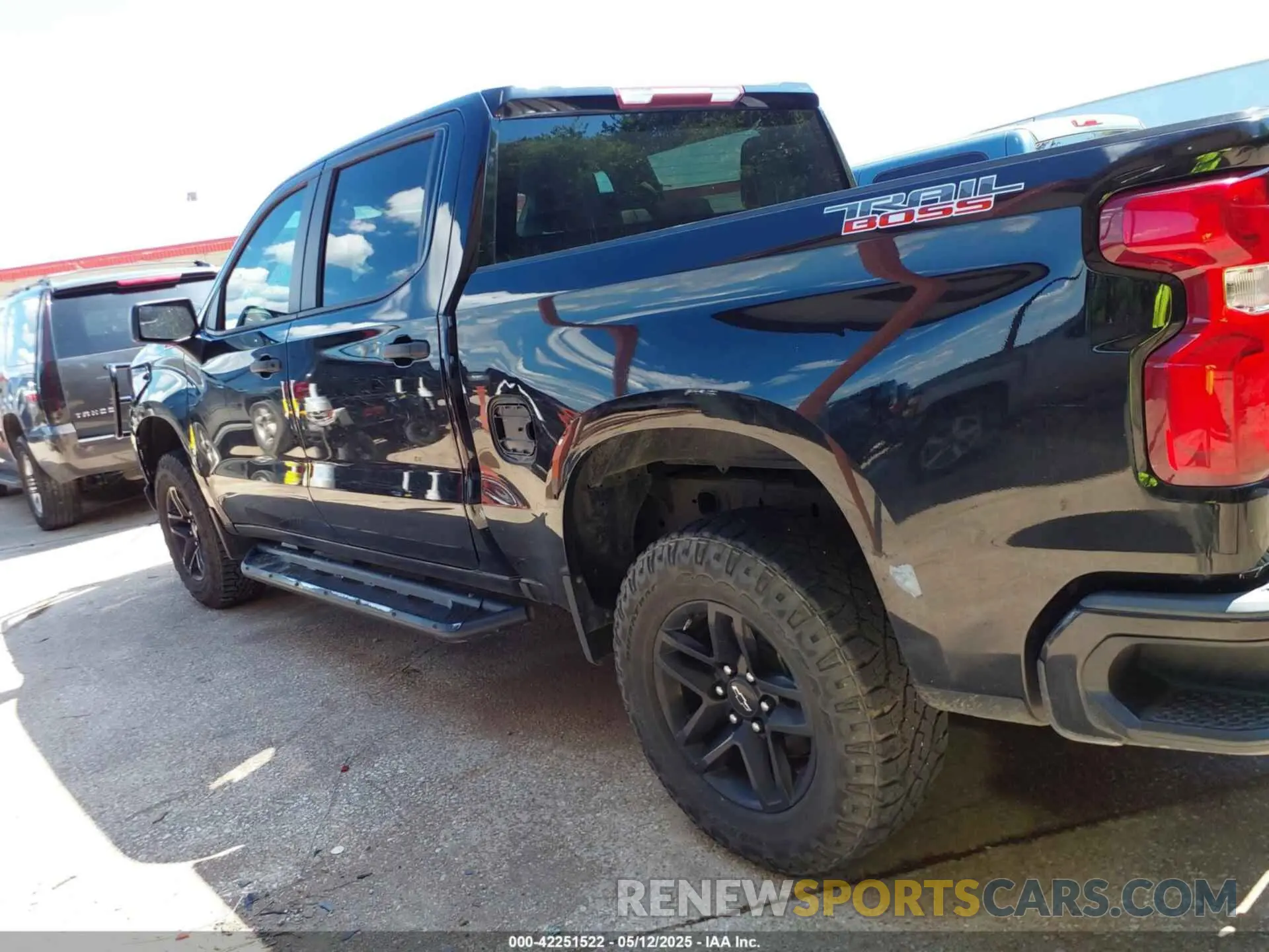 14 Photograph of a damaged car 3GCPYCEF7KG110838 CHEVROLET SILVERADO 1500 2019