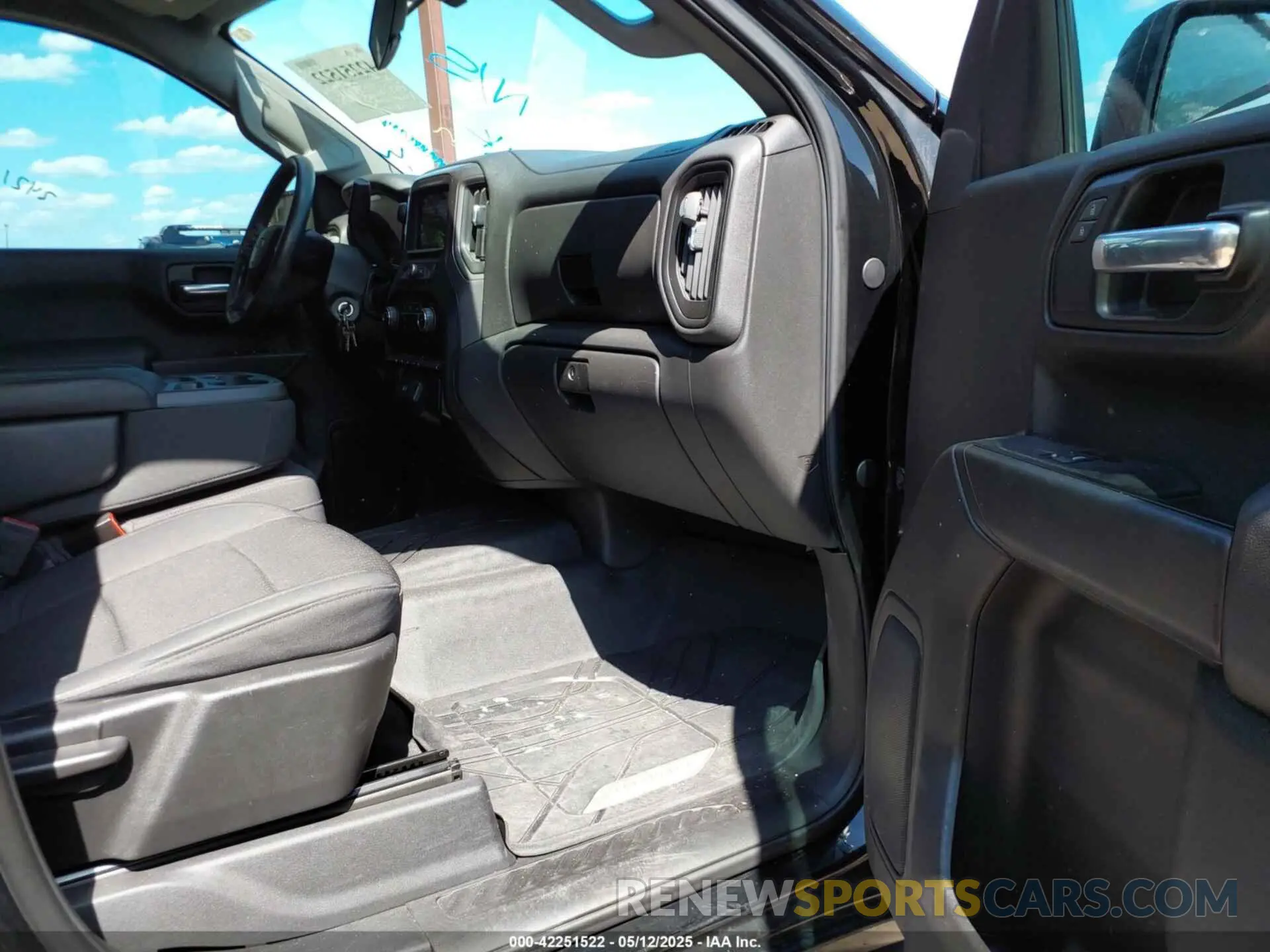 5 Photograph of a damaged car 3GCPYCEF7KG110838 CHEVROLET SILVERADO 1500 2019