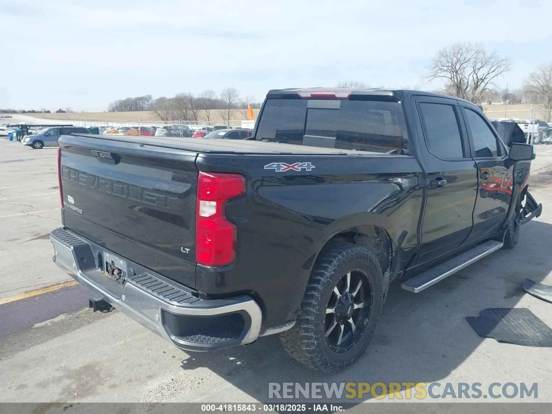 4 Photograph of a damaged car 3GCPYDEK8KG116134 CHEVROLET SILVERADO 1500 2019