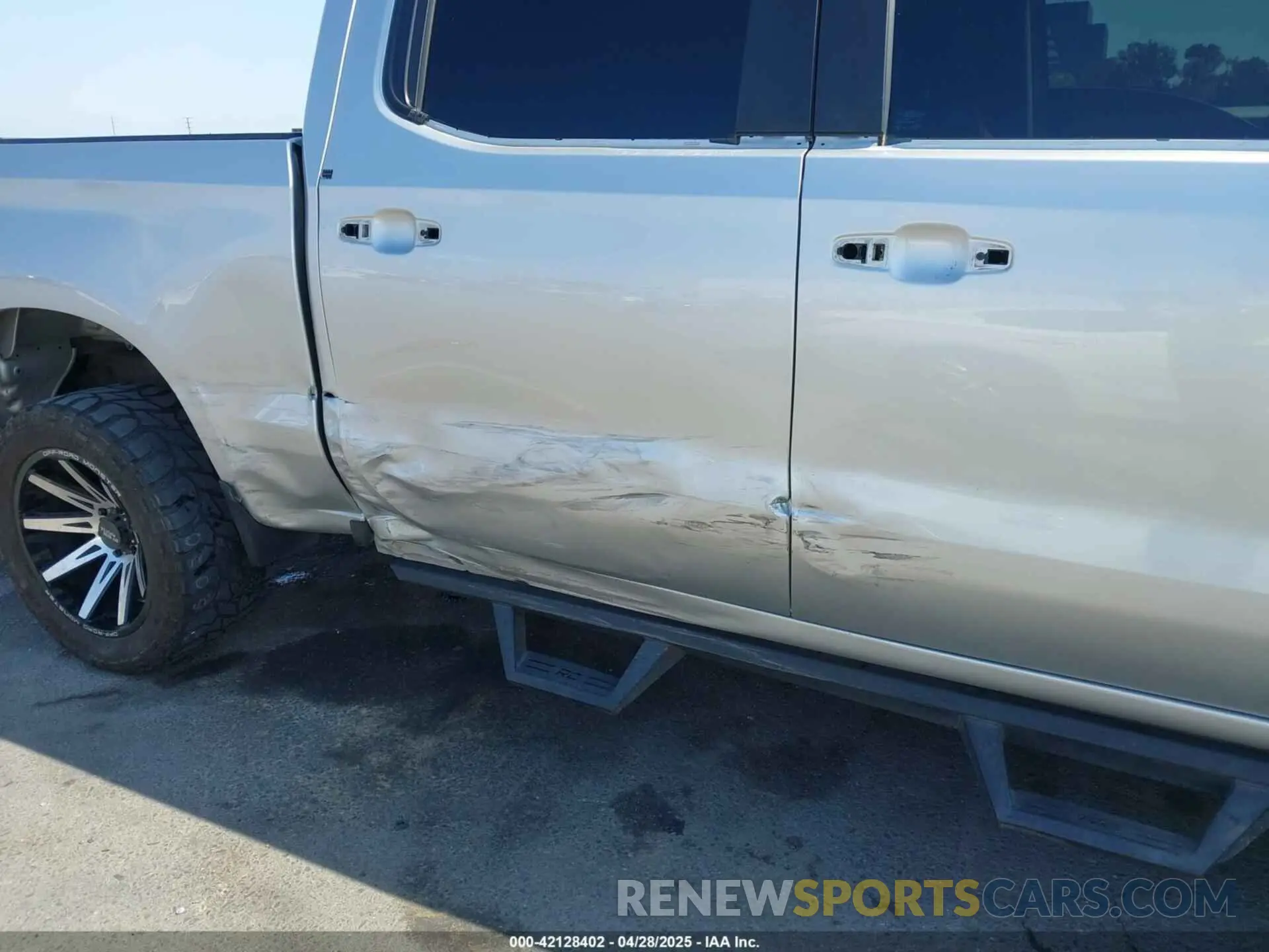 18 Photograph of a damaged car 3GCPYFED9KG117659 CHEVROLET SILVERADO 1500 2019