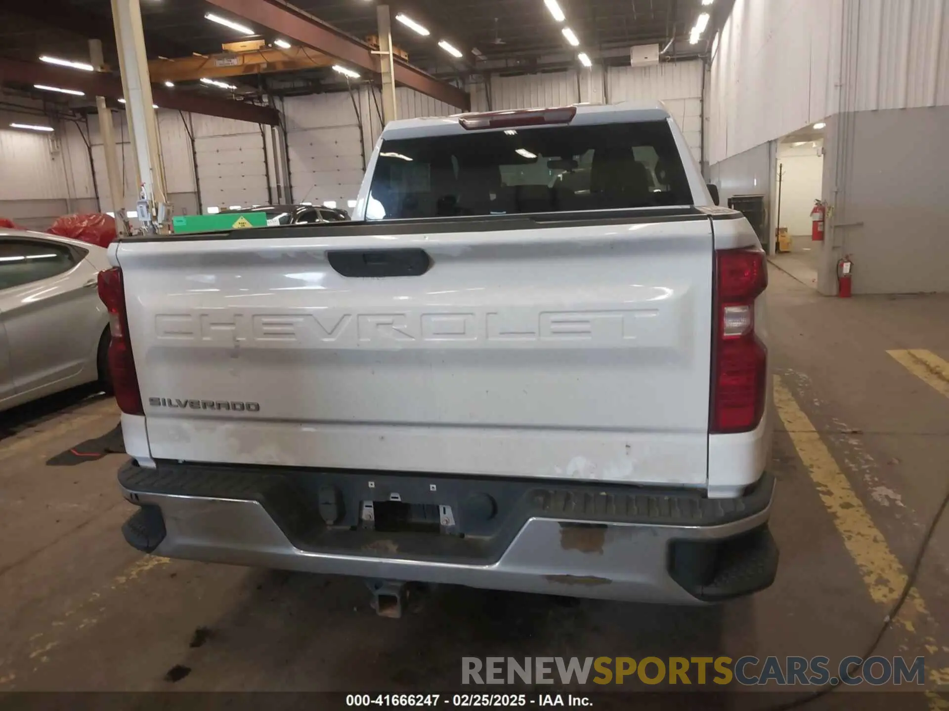 17 Photograph of a damaged car 3GCUYAEF3KG283635 CHEVROLET SILVERADO 1500 2019