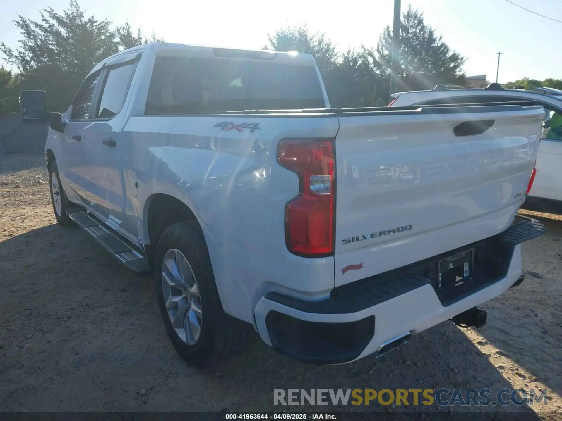 3 Photograph of a damaged car 3GCUYBEF3KG701004 CHEVROLET SILVERADO 1500 2019