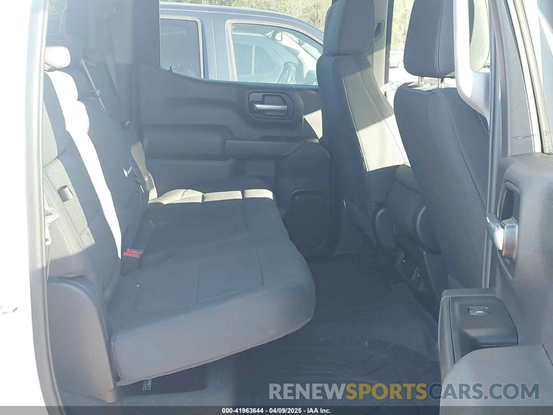 8 Photograph of a damaged car 3GCUYBEF3KG701004 CHEVROLET SILVERADO 1500 2019