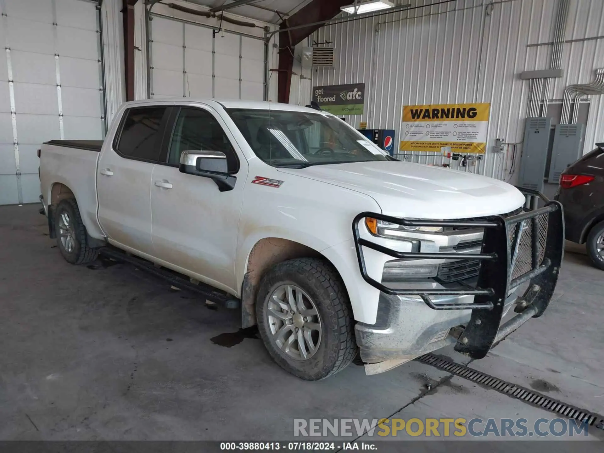 1 Photograph of a damaged car 3GCUYDED1KG120689 CHEVROLET SILVERADO 1500 2019