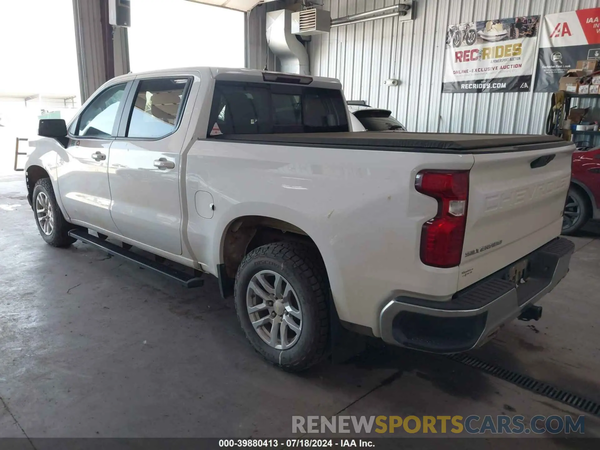 3 Photograph of a damaged car 3GCUYDED1KG120689 CHEVROLET SILVERADO 1500 2019