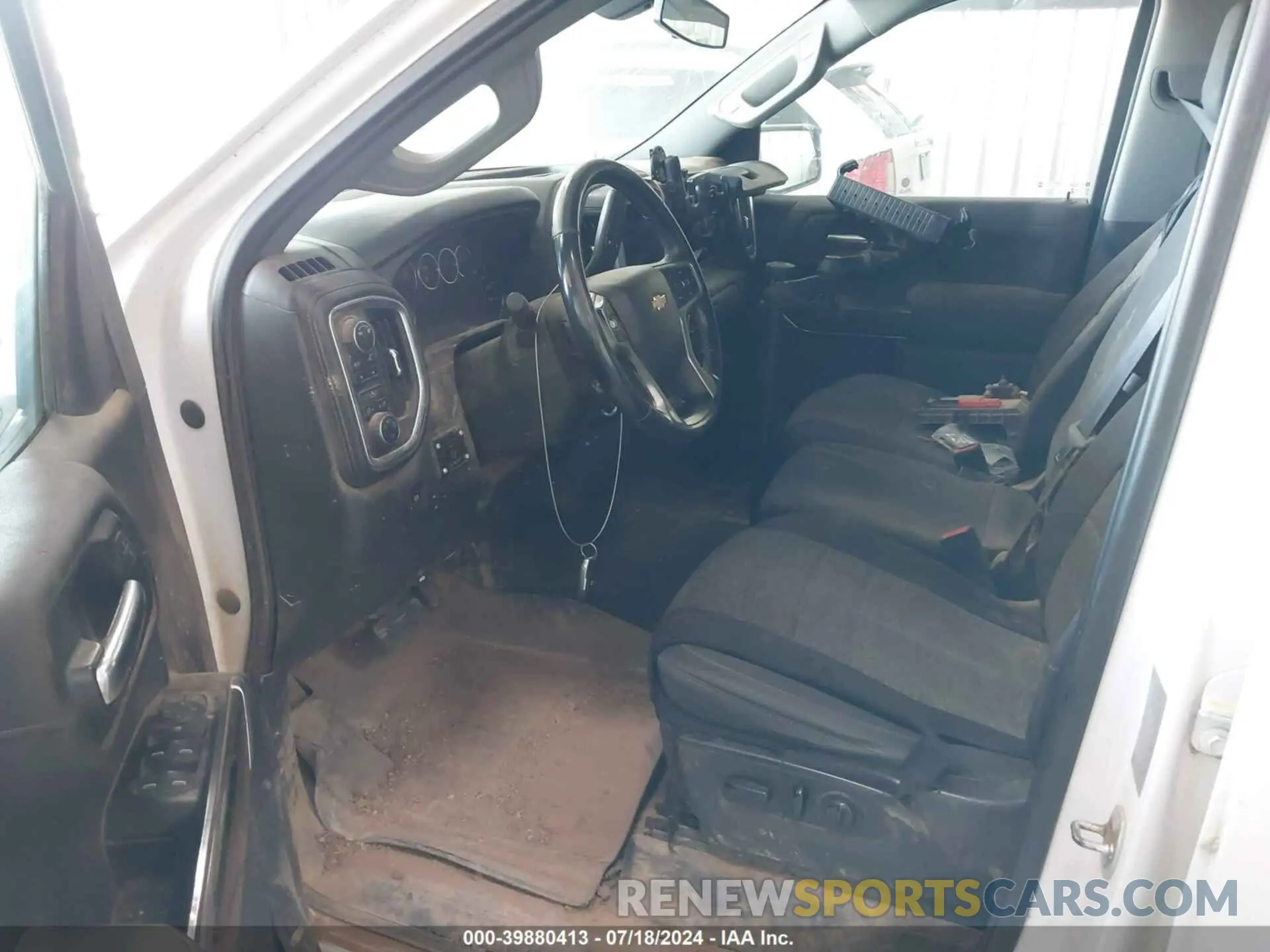 5 Photograph of a damaged car 3GCUYDED1KG120689 CHEVROLET SILVERADO 1500 2019