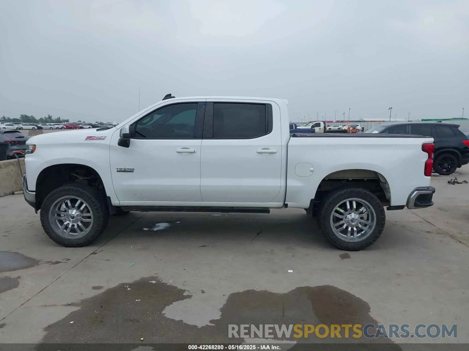14 Photograph of a damaged car 3GCUYDED1KG200302 CHEVROLET SILVERADO 1500 2019