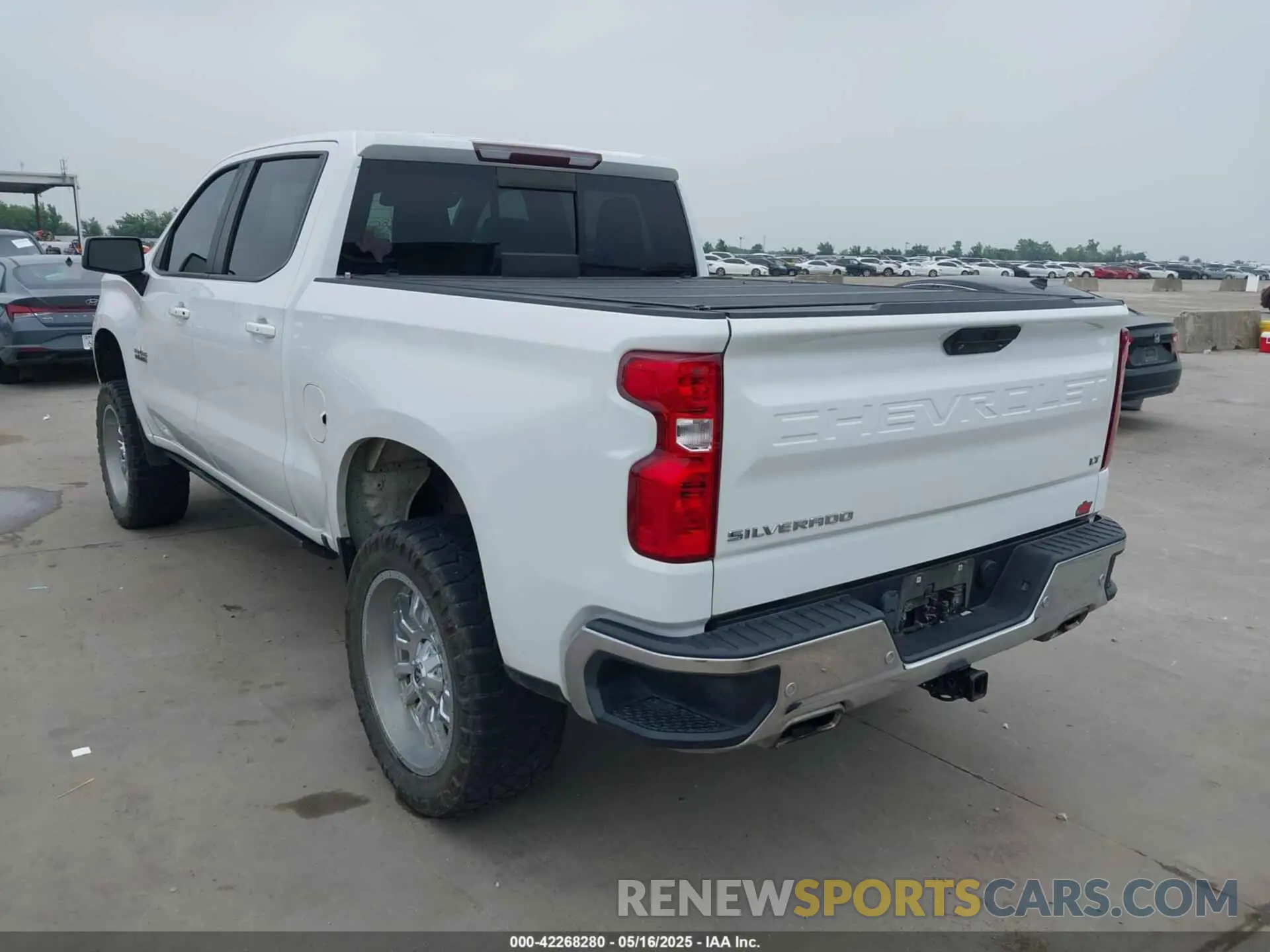 3 Photograph of a damaged car 3GCUYDED1KG200302 CHEVROLET SILVERADO 1500 2019