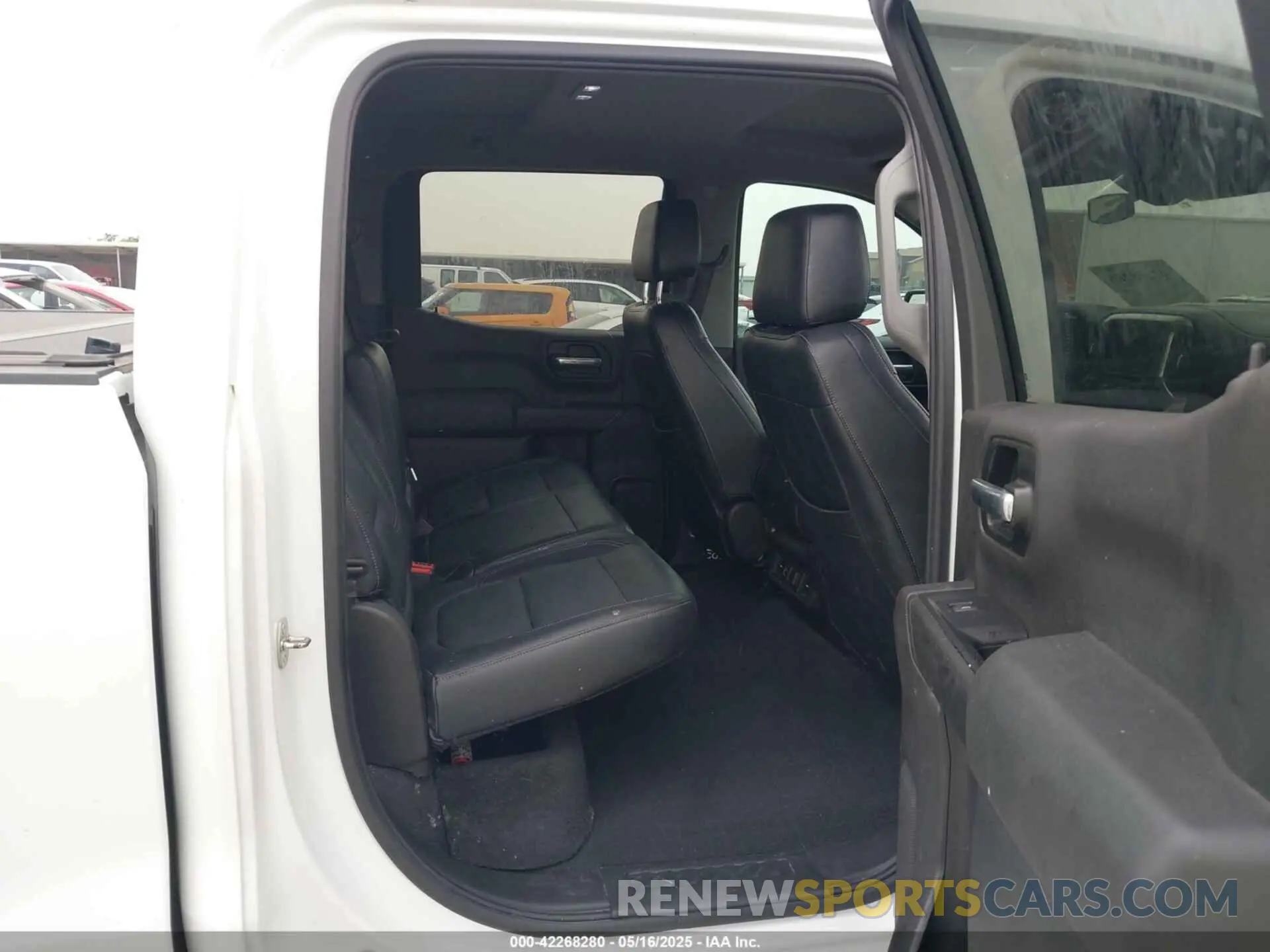 8 Photograph of a damaged car 3GCUYDED1KG200302 CHEVROLET SILVERADO 1500 2019