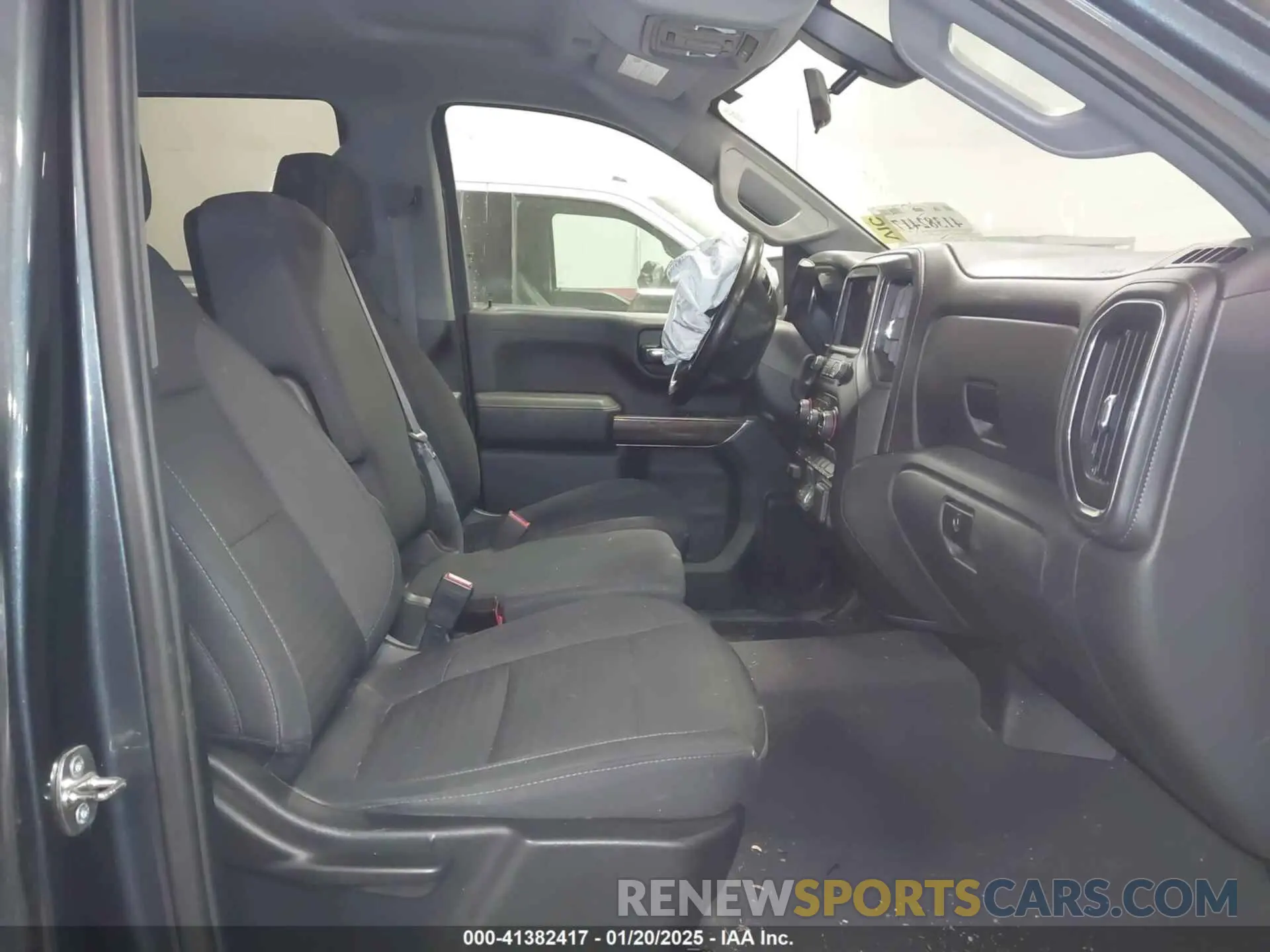 5 Photograph of a damaged car 3GCUYDED5KG205003 CHEVROLET SILVERADO 1500 2019