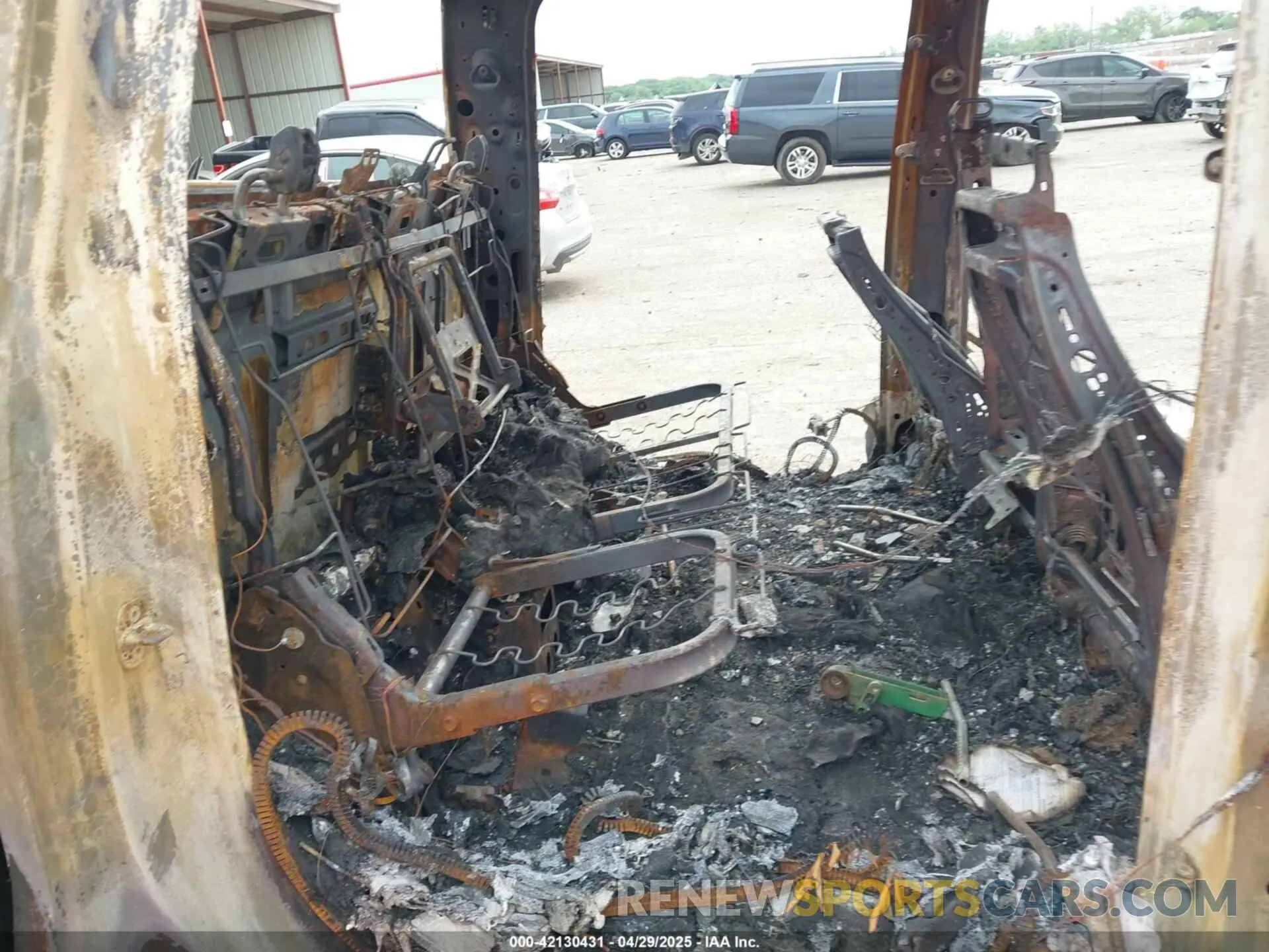 8 Photograph of a damaged car 3GCUYDED7KG136184 CHEVROLET SILVERADO 1500 2019