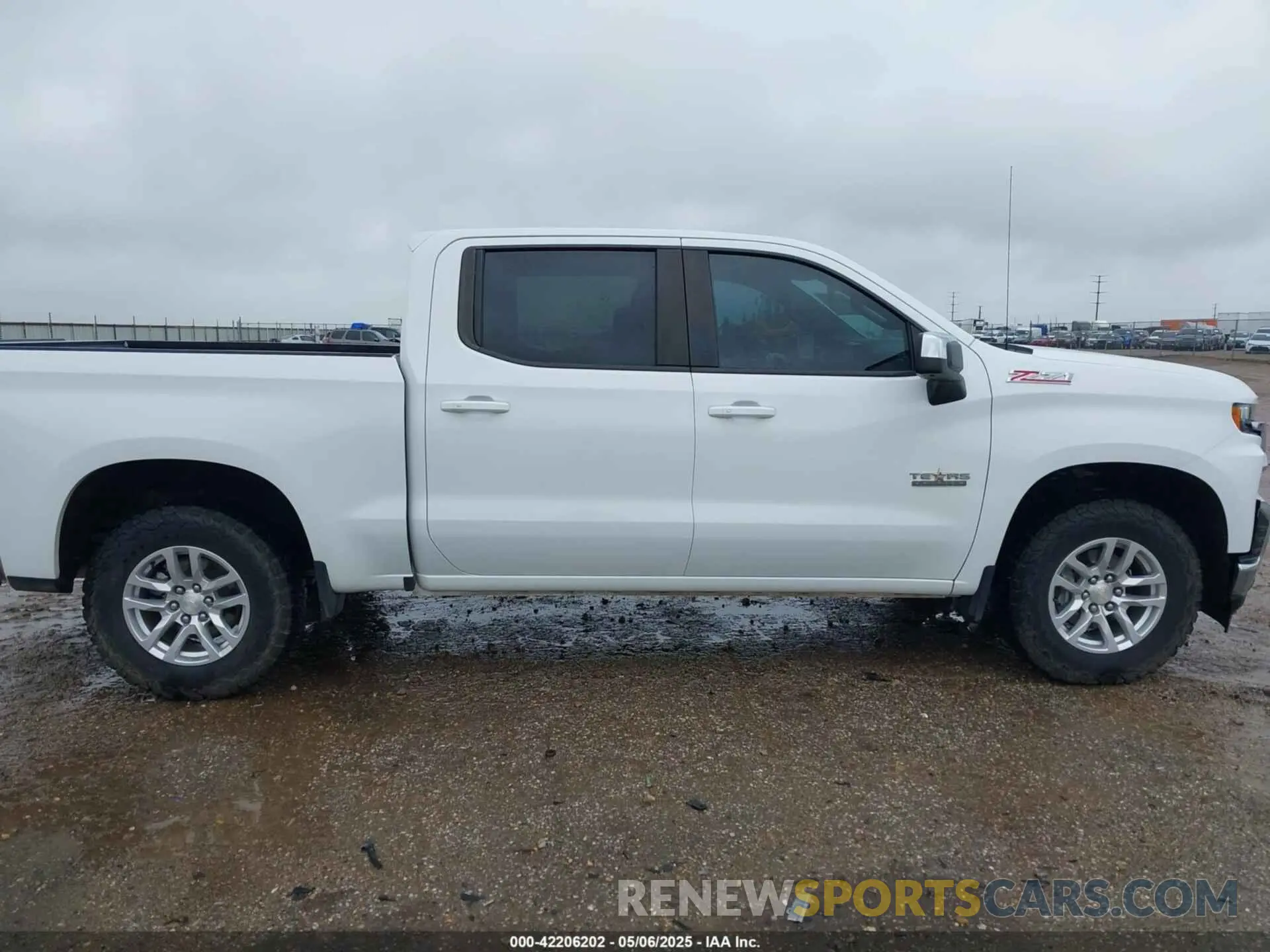 13 Photograph of a damaged car 3GCUYDED7KG166012 CHEVROLET SILVERADO 1500 2019
