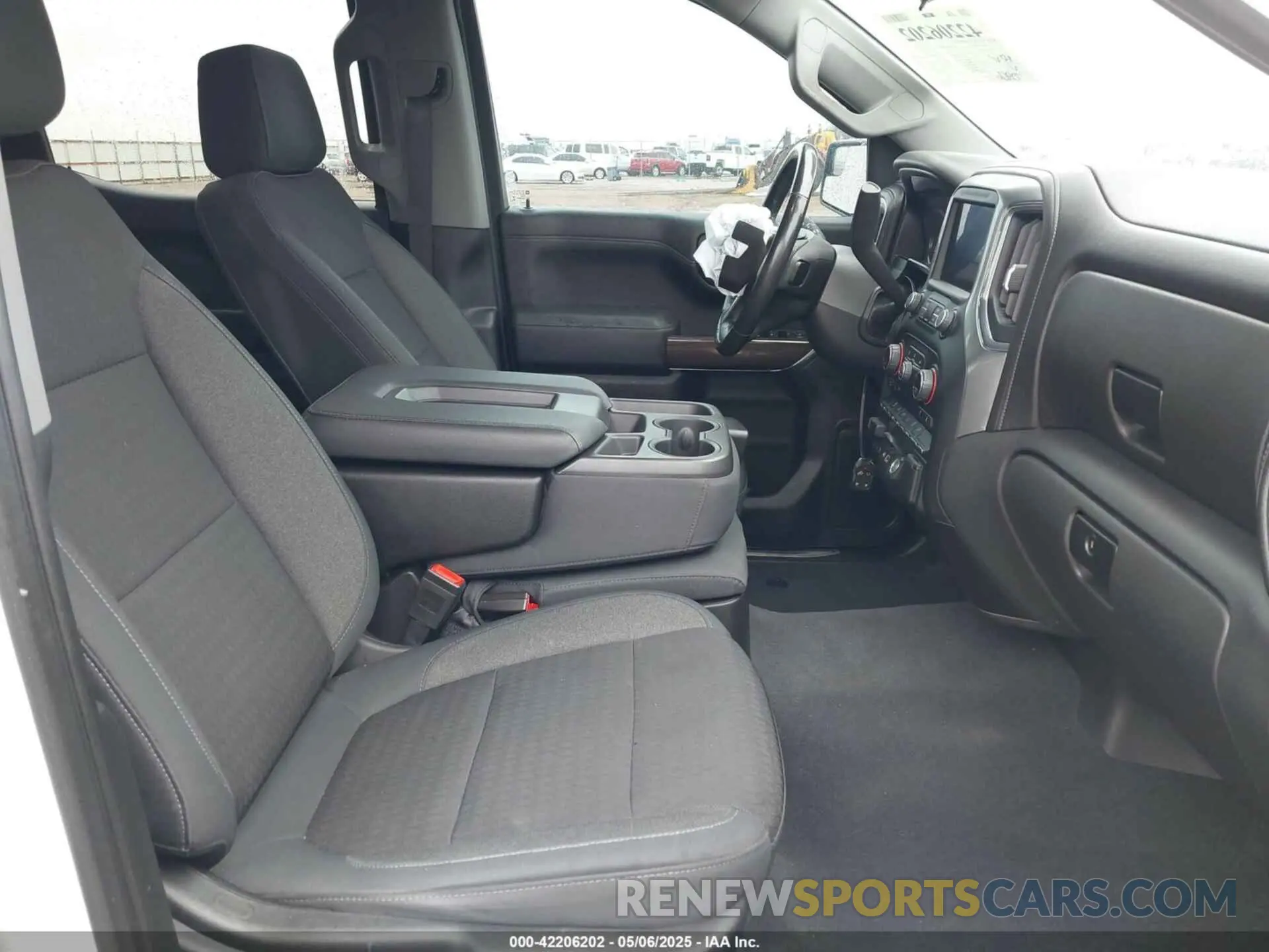5 Photograph of a damaged car 3GCUYDED7KG166012 CHEVROLET SILVERADO 1500 2019