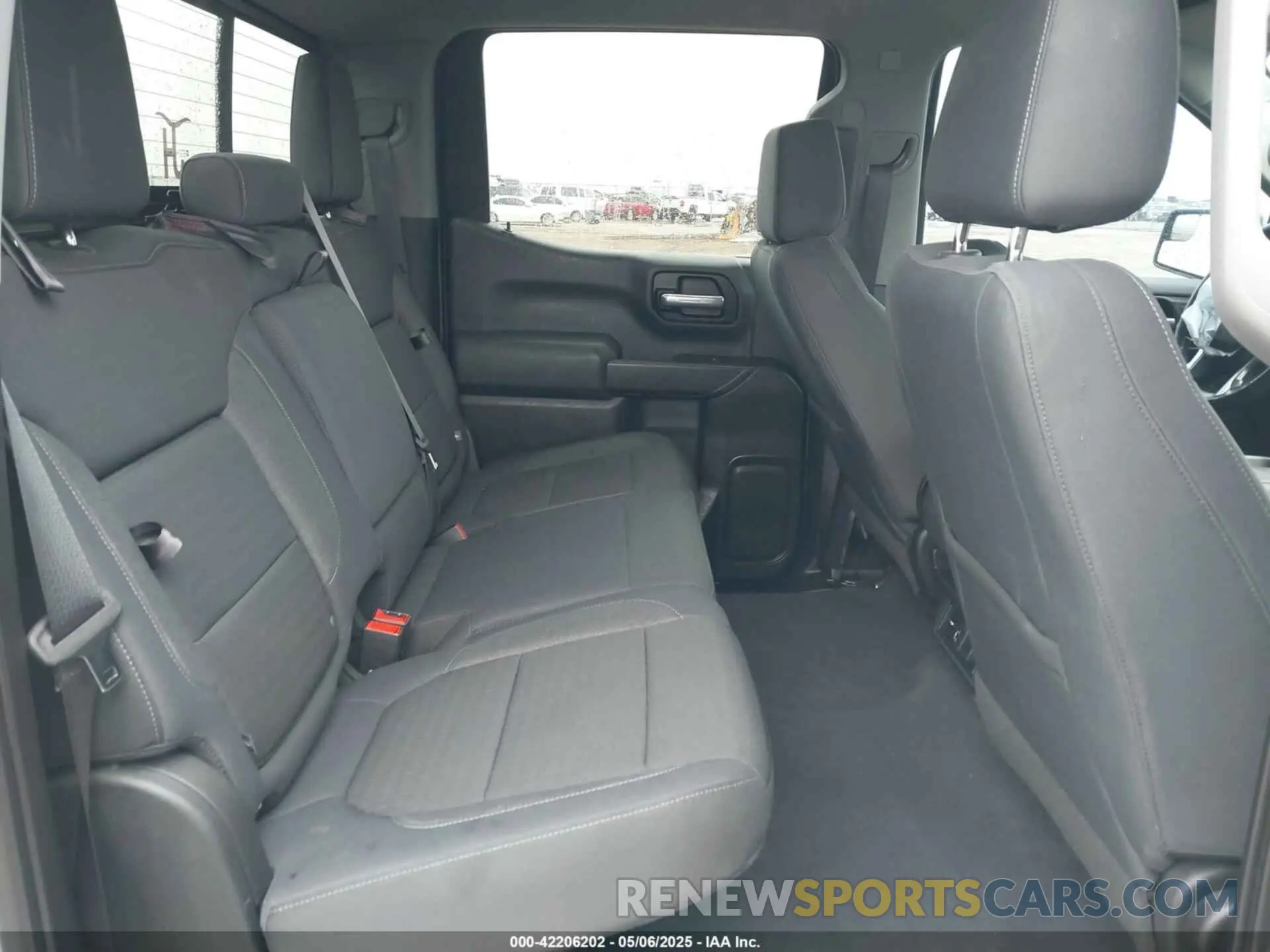 8 Photograph of a damaged car 3GCUYDED7KG166012 CHEVROLET SILVERADO 1500 2019
