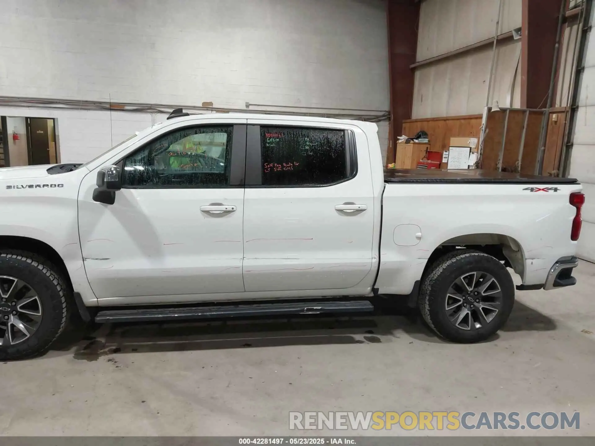 17 Photograph of a damaged car 3GCUYDED7KG207867 CHEVROLET SILVERADO 1500 2019
