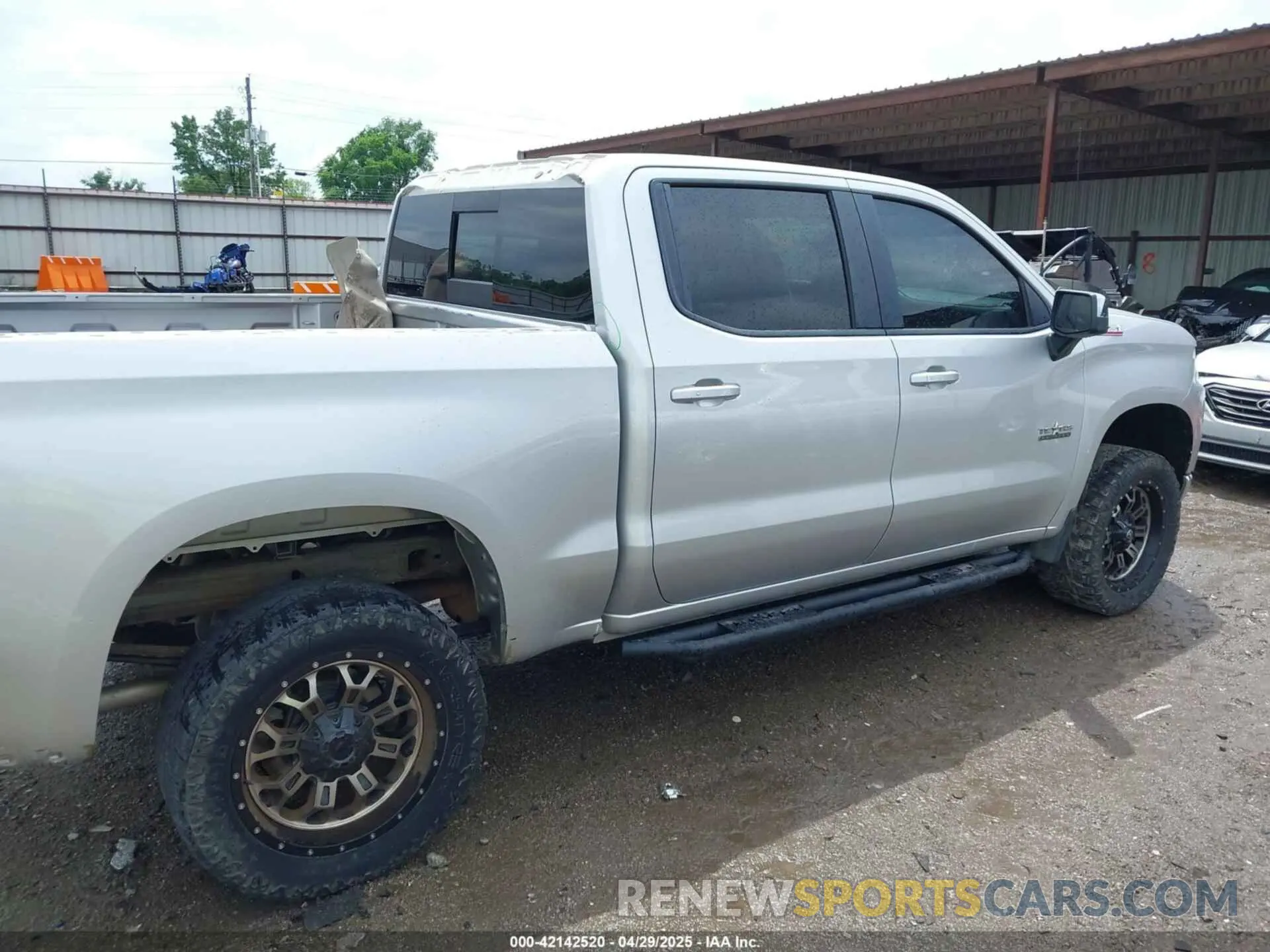 19 Photograph of a damaged car 3GCUYDED8KG155861 CHEVROLET SILVERADO 1500 2019