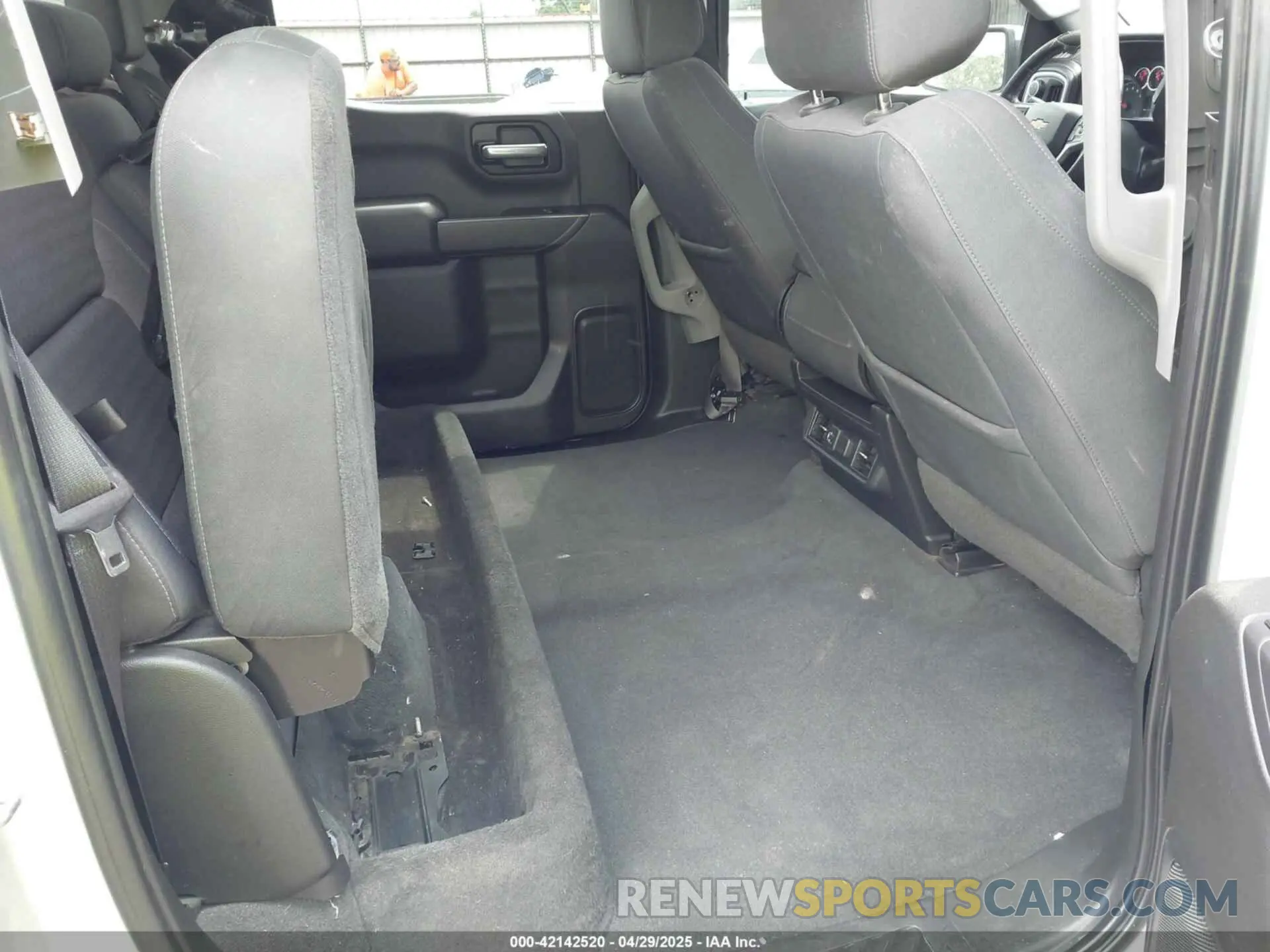 8 Photograph of a damaged car 3GCUYDED8KG155861 CHEVROLET SILVERADO 1500 2019