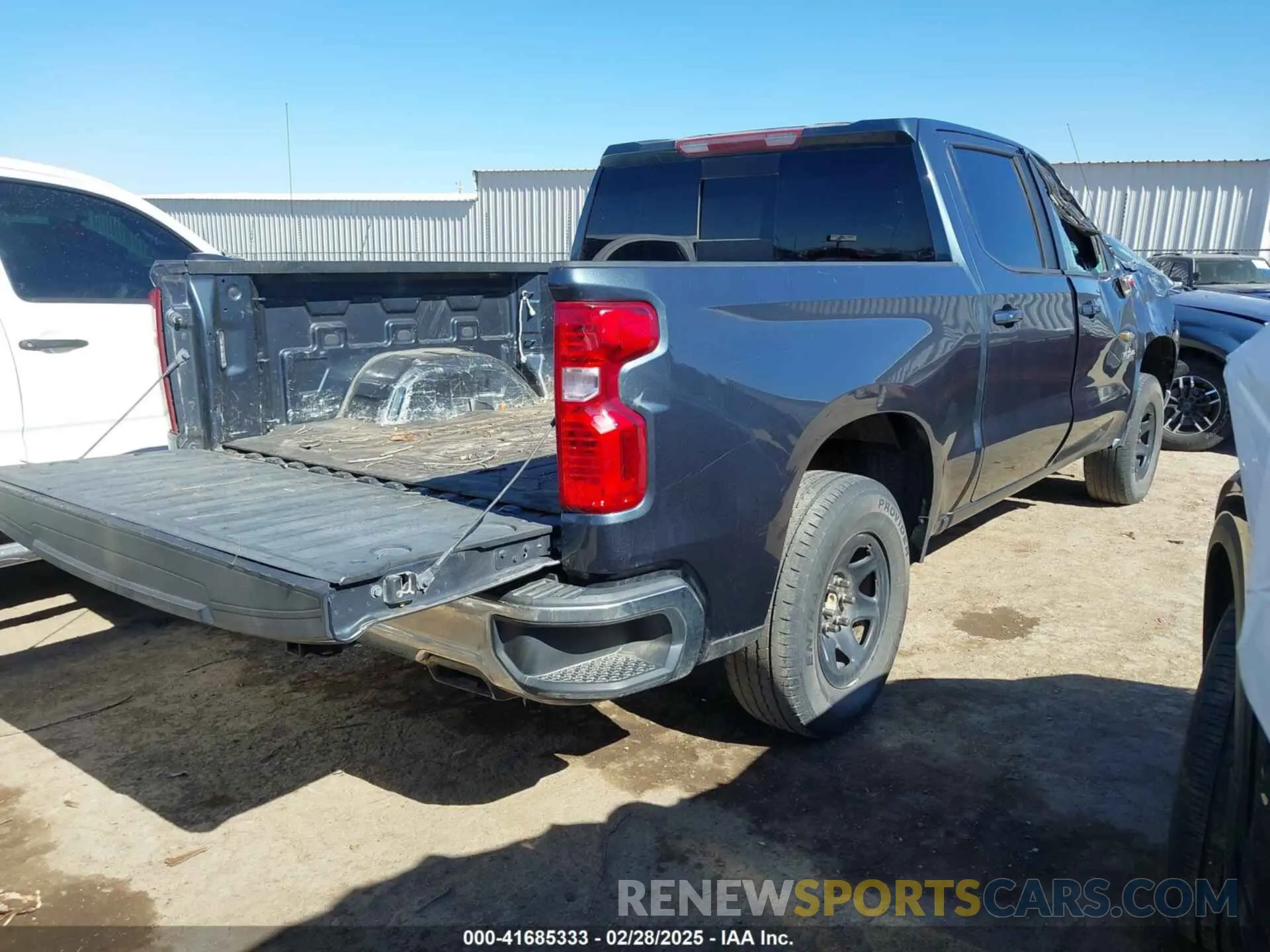 4 Photograph of a damaged car 3GCUYDED8KG263719 CHEVROLET SILVERADO 1500 2019